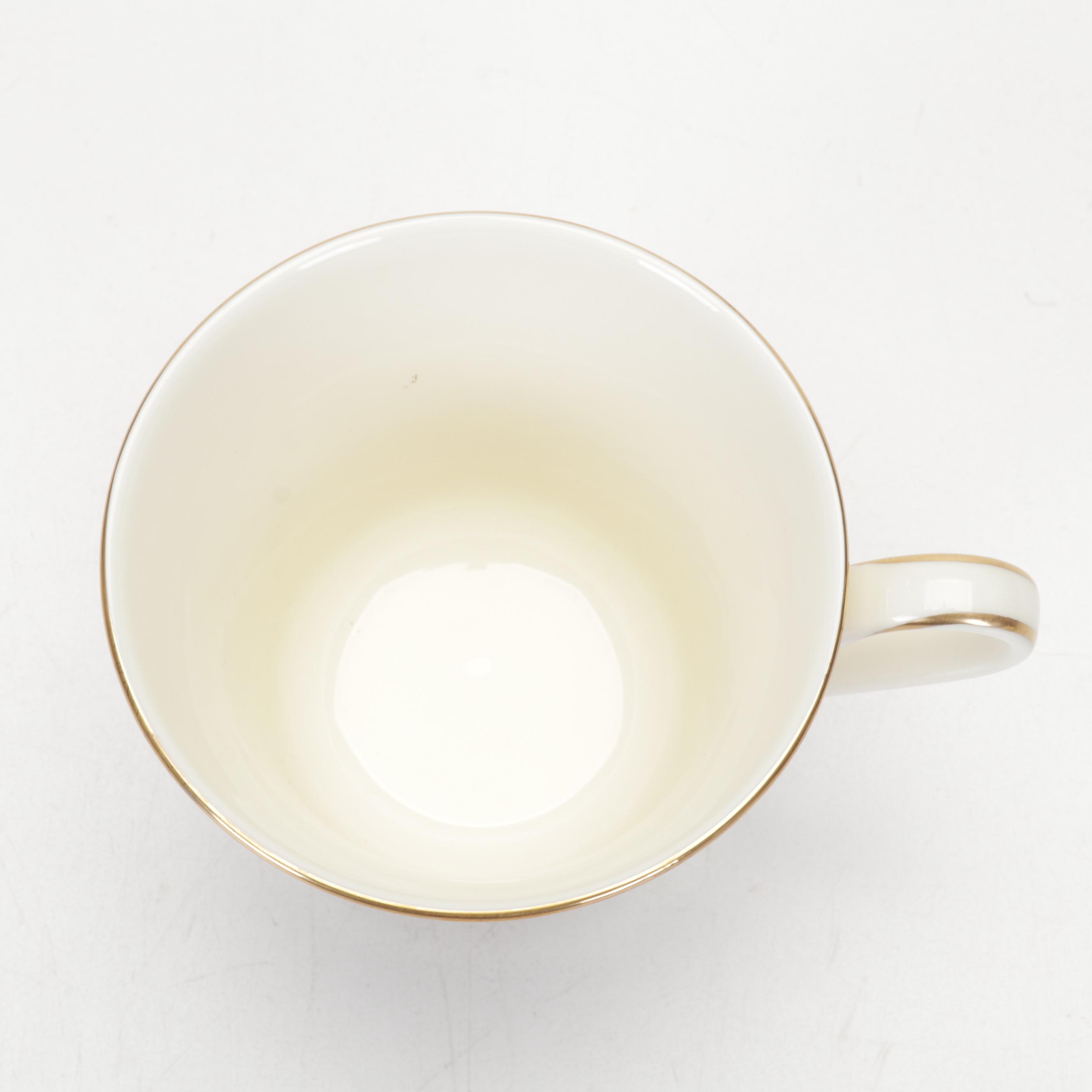 Royal Doulton Romance Collection "Heather" Bone China Dinnerware, 1984–1998