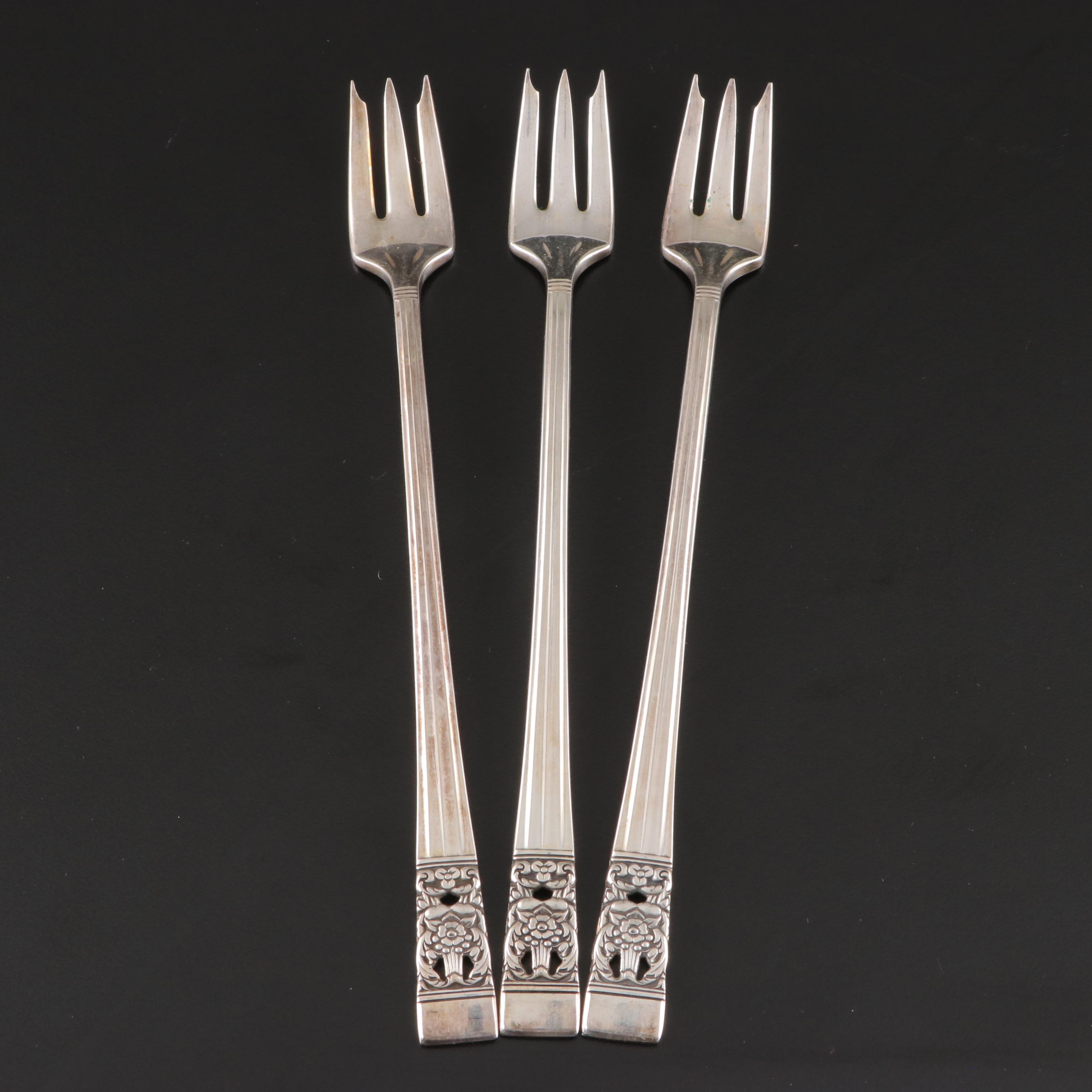 Oneida "Coronation" Community Silver Plate Flatware Set in Chest