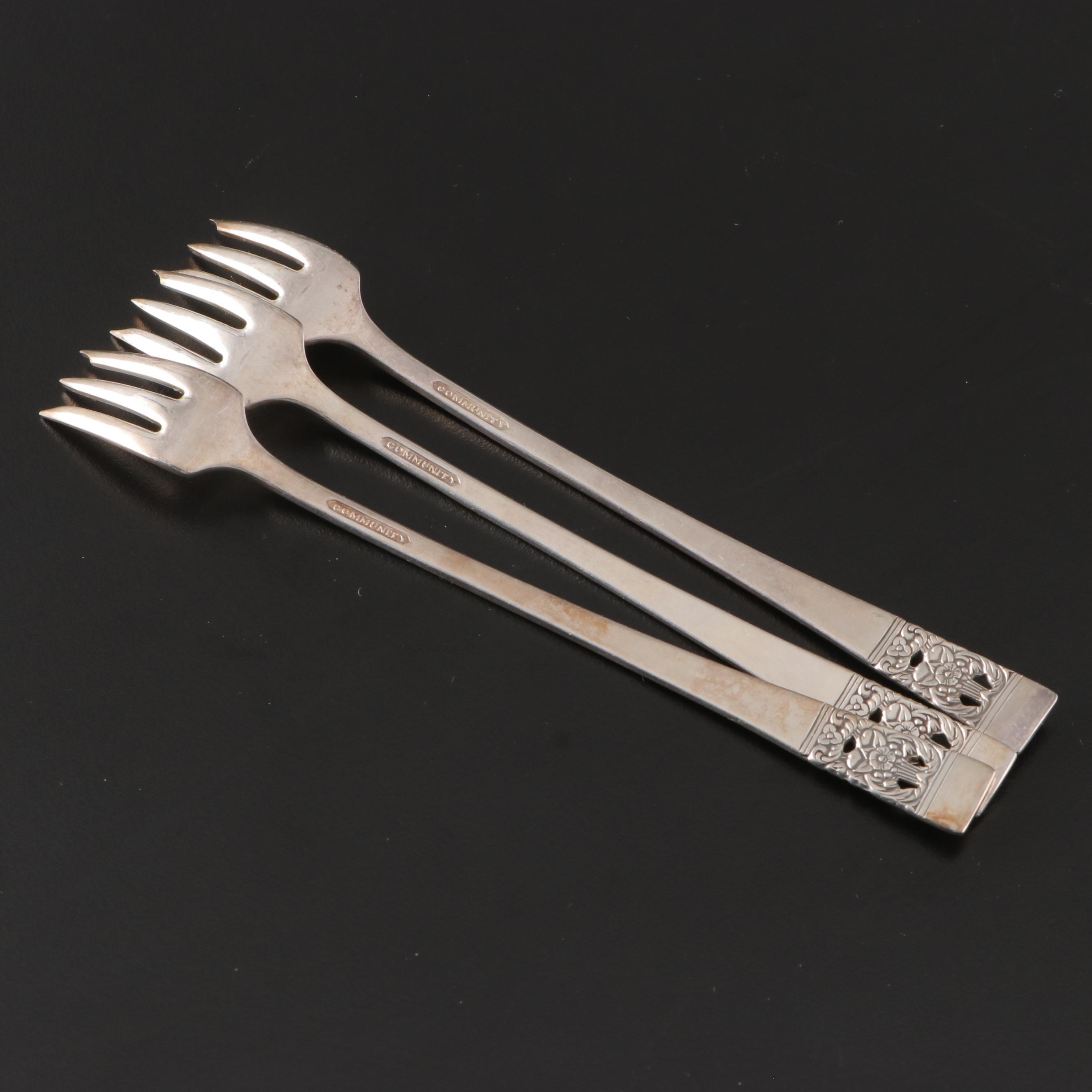 Oneida "Coronation" Community Silver Plate Flatware Set in Chest