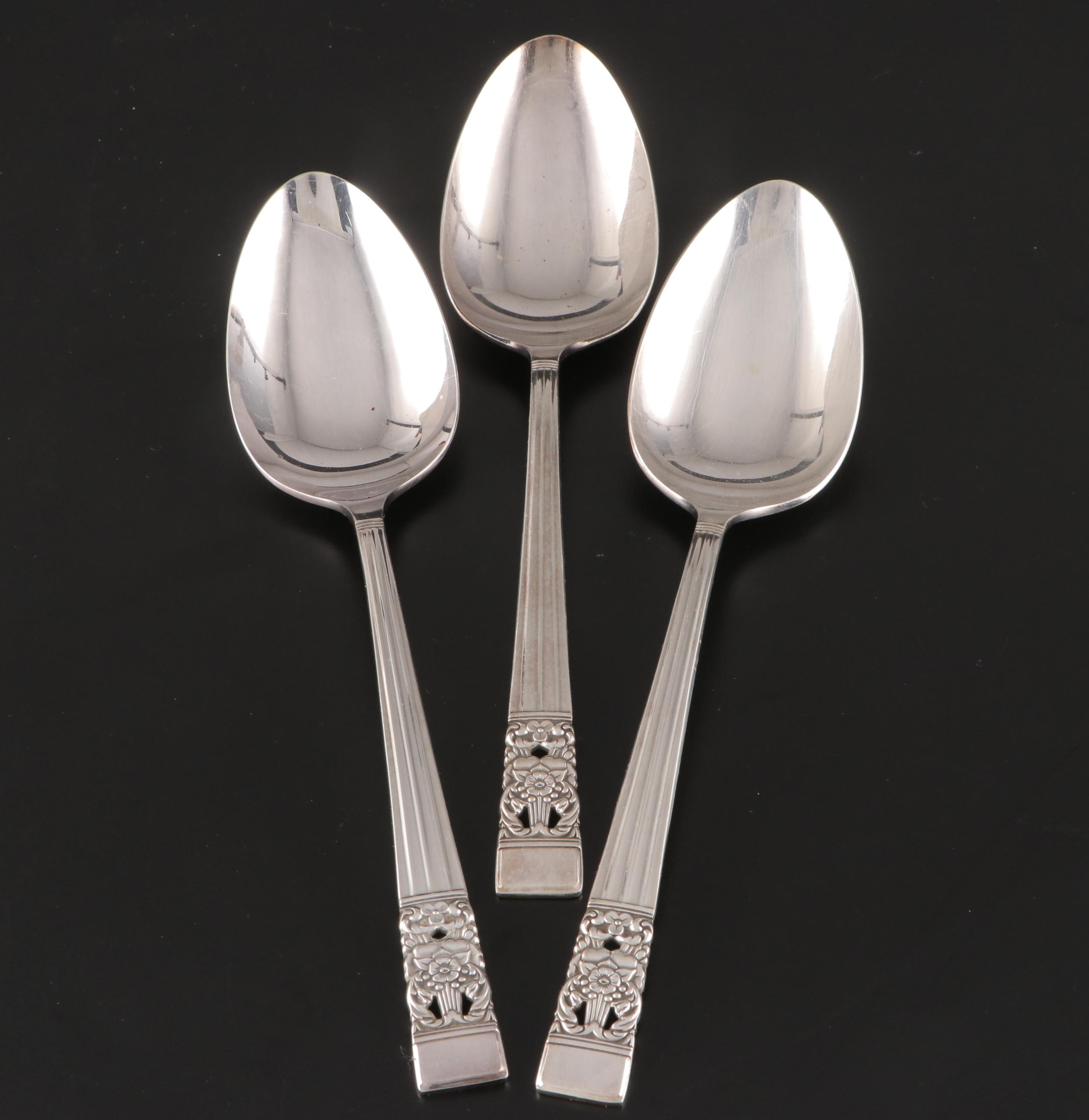 Oneida "Coronation" Community Silver Plate Flatware Set in Chest