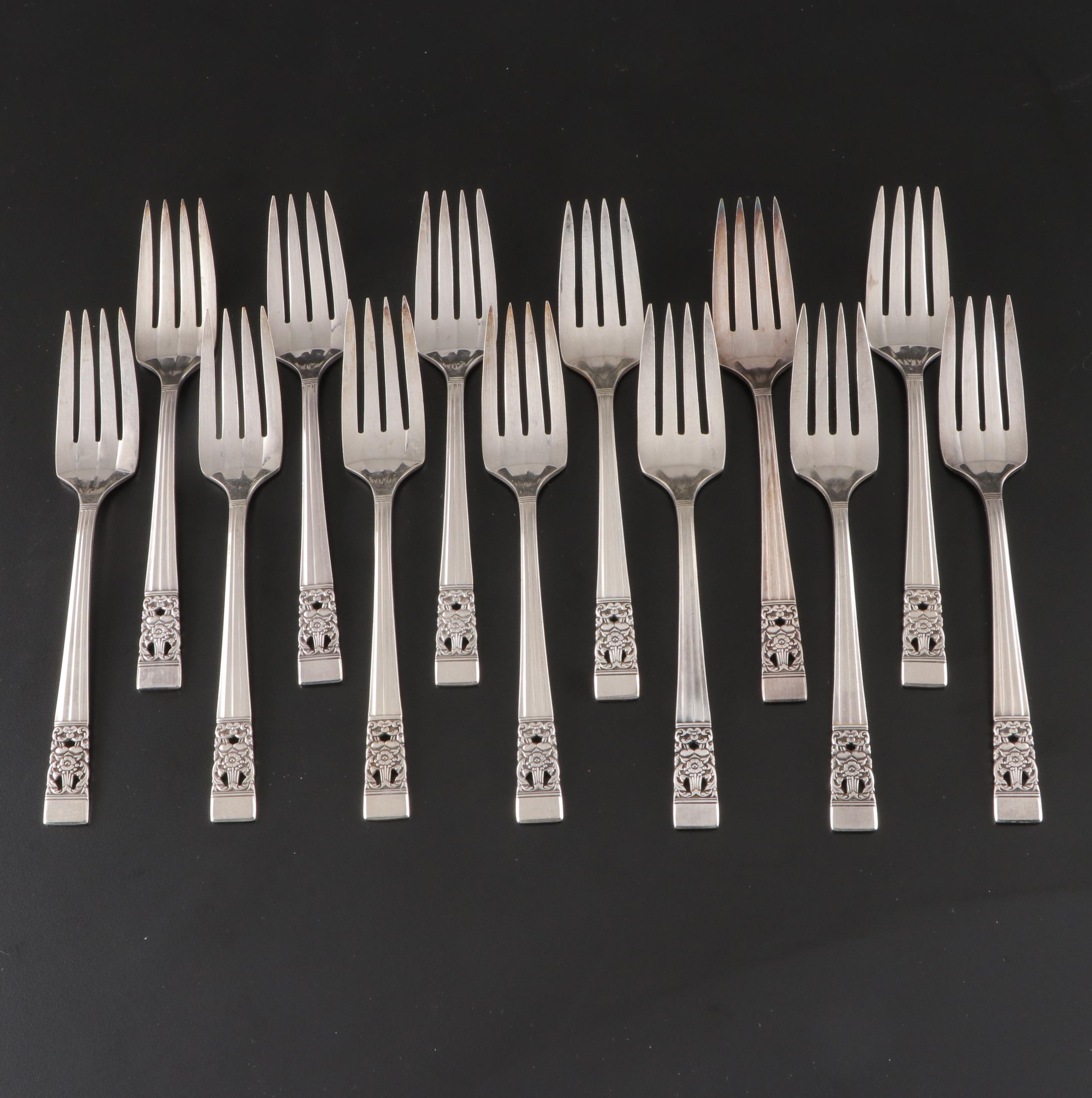 Oneida "Coronation" Community Silver Plate Flatware Set in Chest
