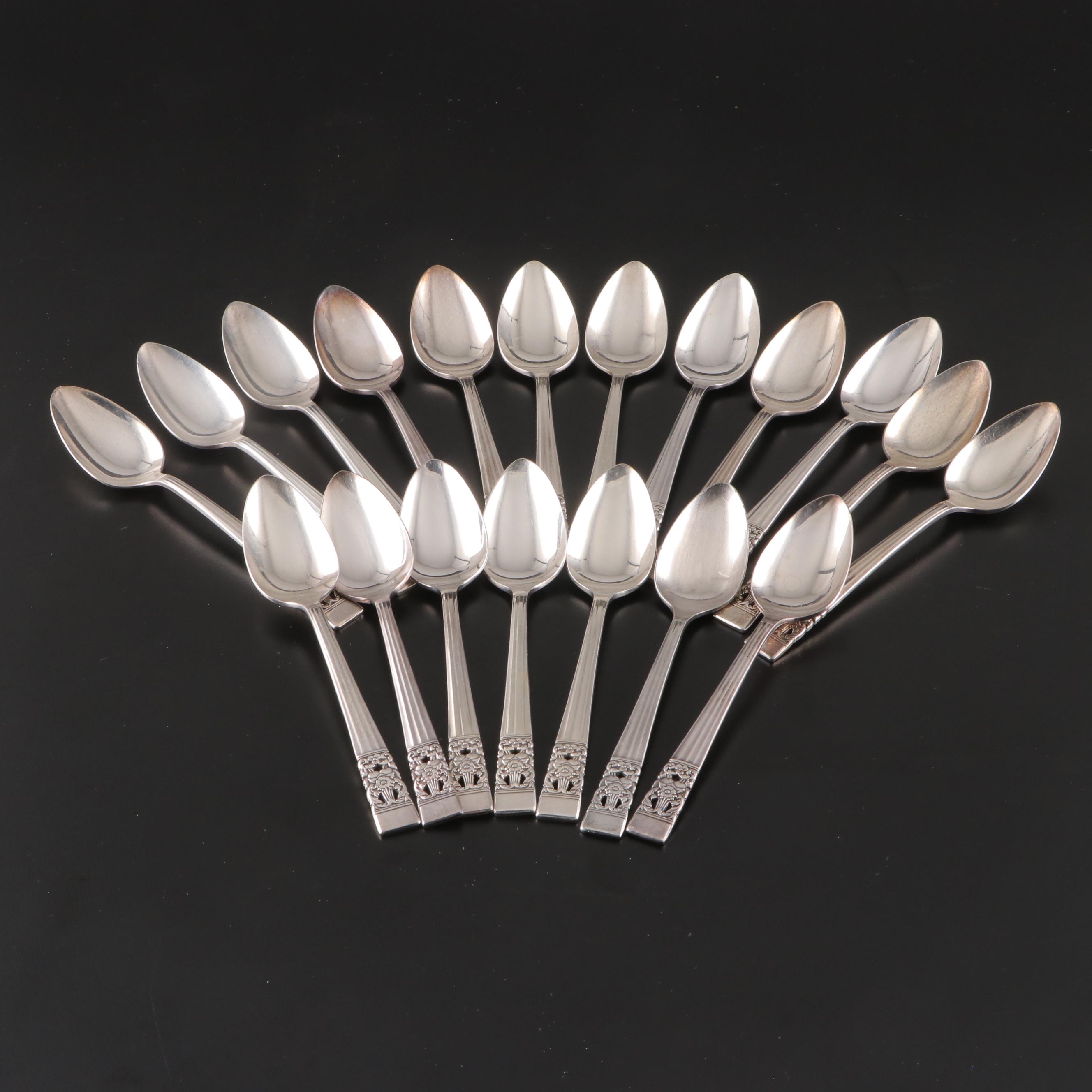 Oneida "Coronation" Community Silver Plate Flatware Set in Chest