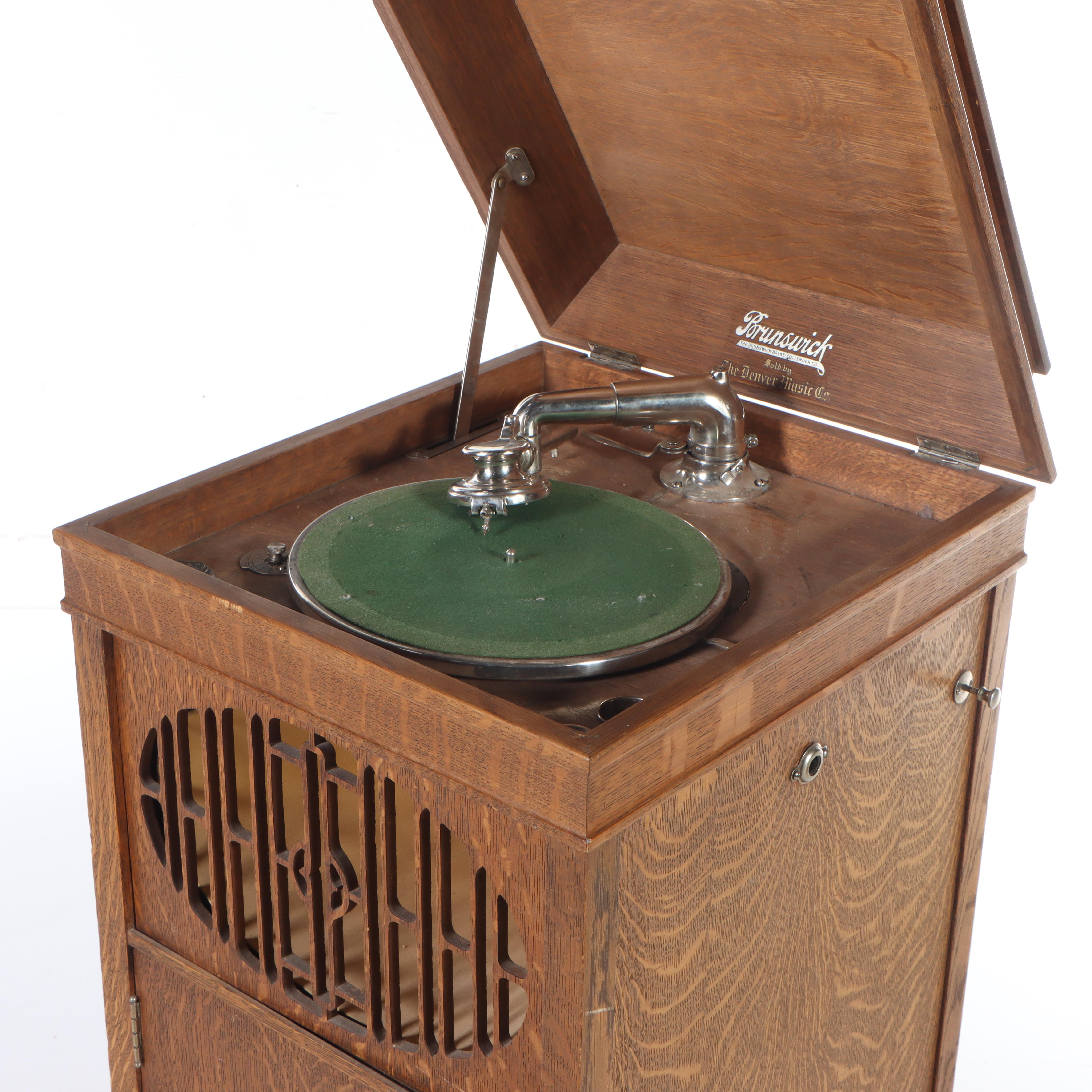 Brunswick Model 200 Phonograph in Oak Floor Cabinet, 1920s