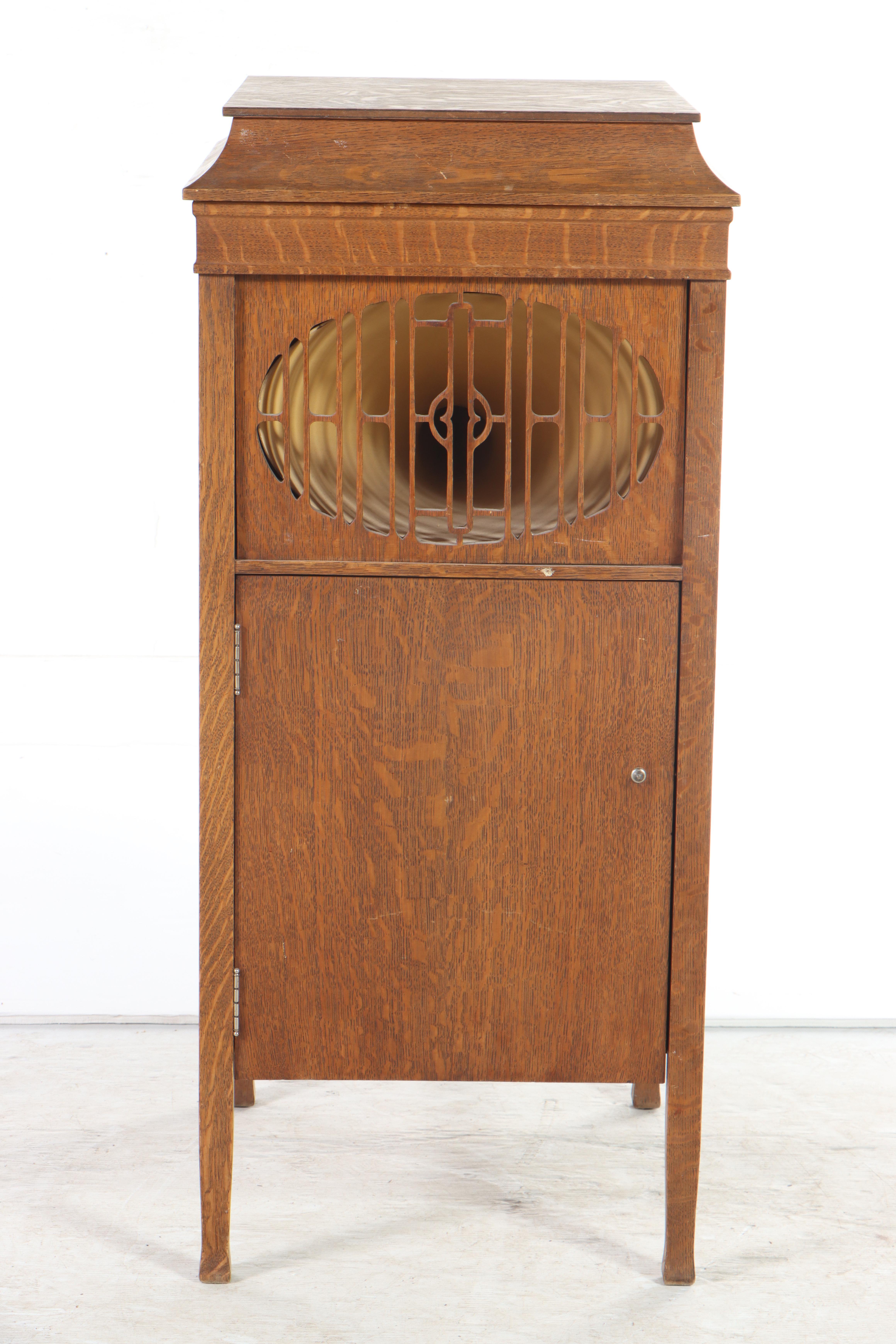 Brunswick Model 200 Phonograph in Oak Floor Cabinet, 1920s