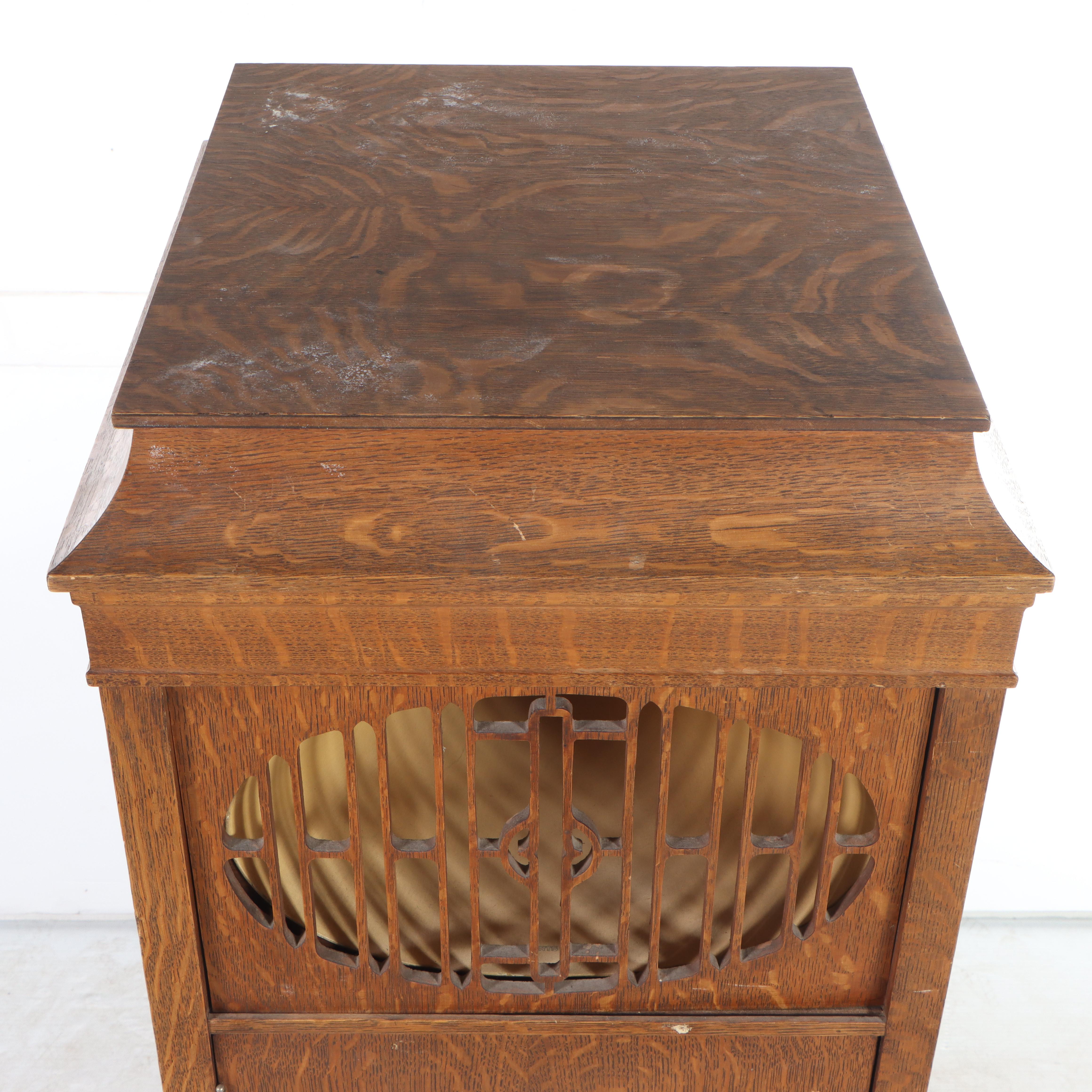 Brunswick Model 200 Phonograph in Oak Floor Cabinet, 1920s