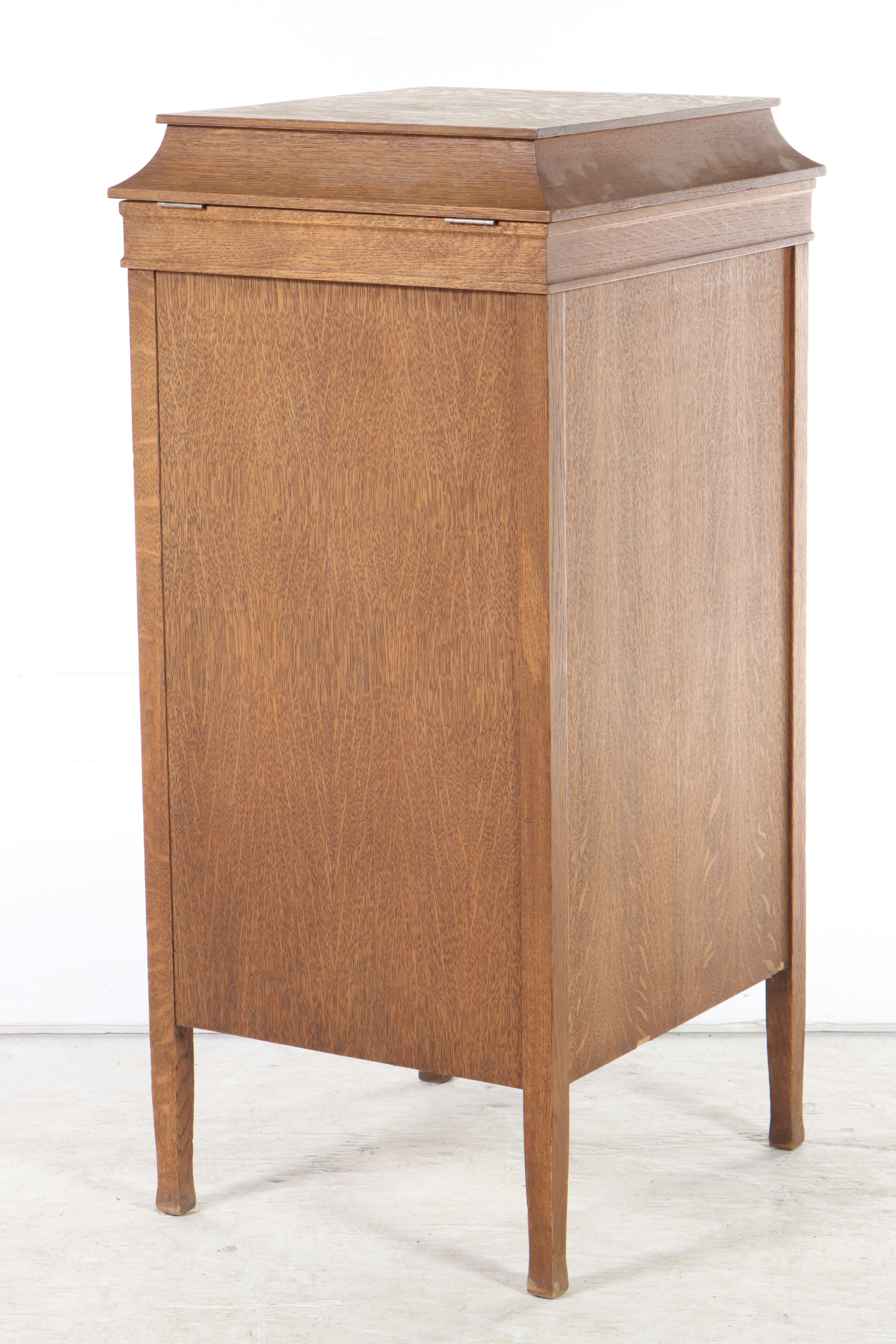Brunswick Model 200 Phonograph in Oak Floor Cabinet, 1920s