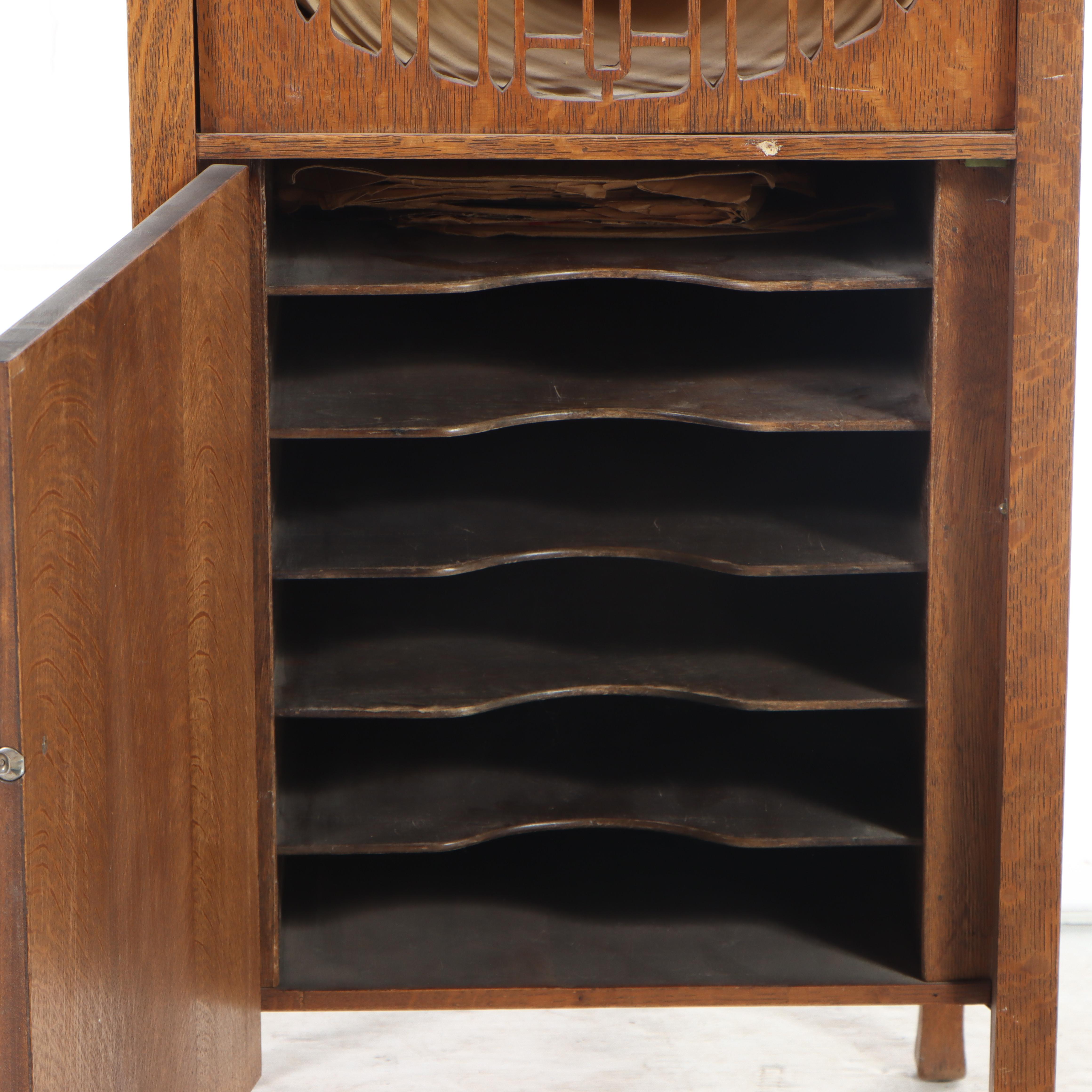Brunswick Model 200 Phonograph in Oak Floor Cabinet, 1920s