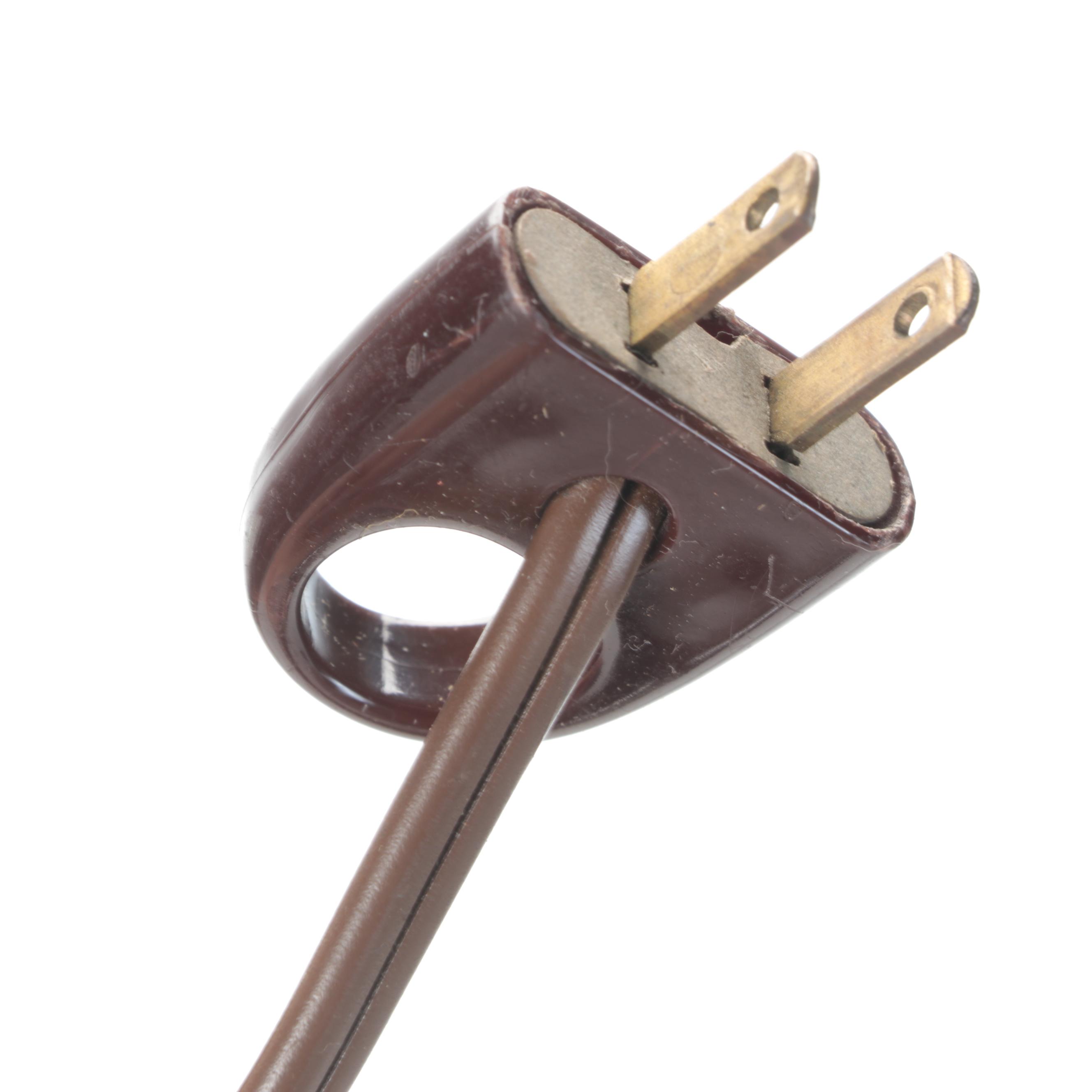 Singer 101 Class Sewing Machine With Knee Lever, Case and Accessories