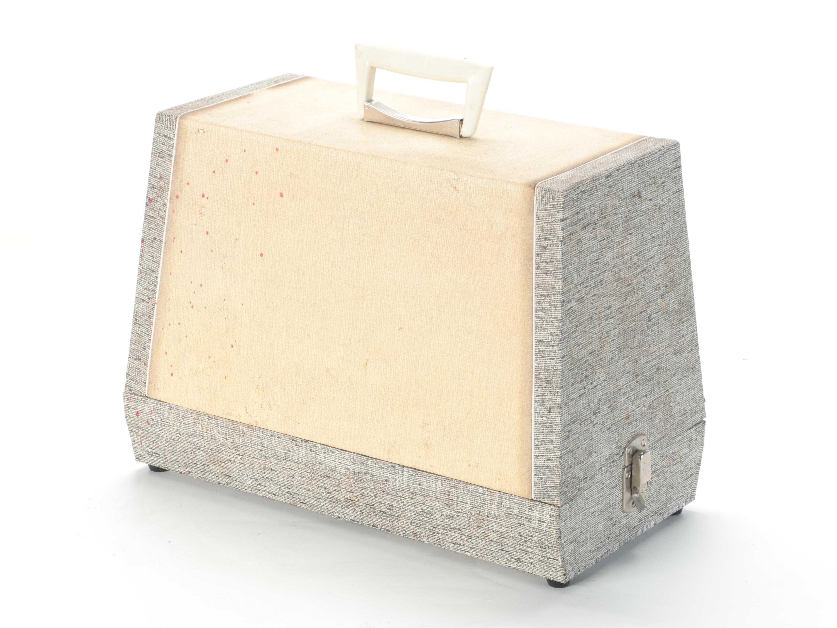 Singer 101 Class Sewing Machine With Knee Lever, Case and Accessories