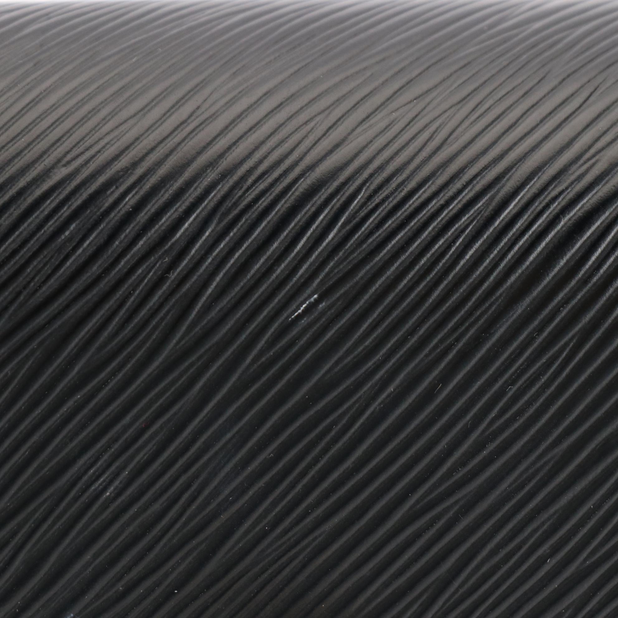 Louis Vuitton Twist MM Flap Bag in Noir Epi Leather