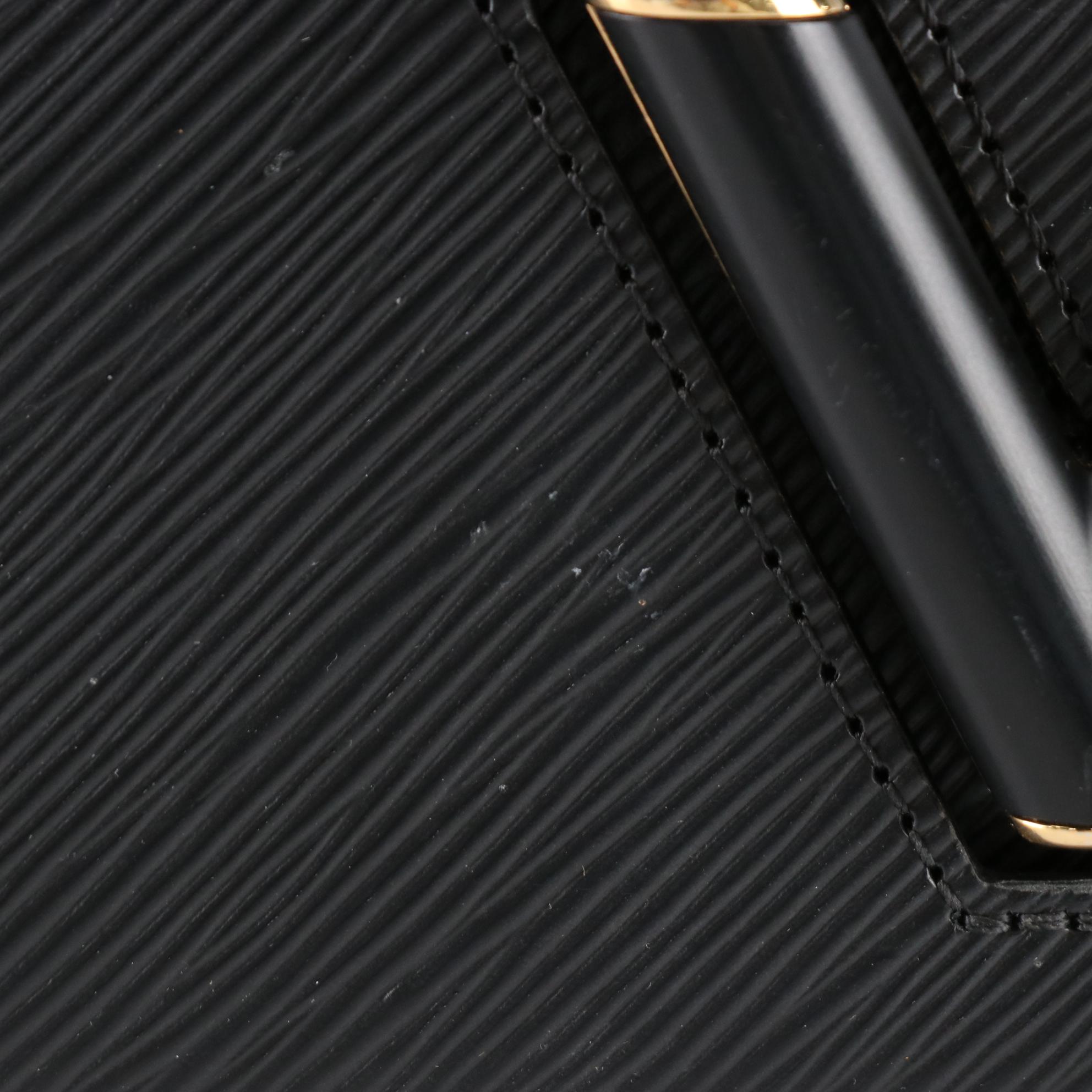 Louis Vuitton Twist MM Flap Bag in Noir Epi Leather