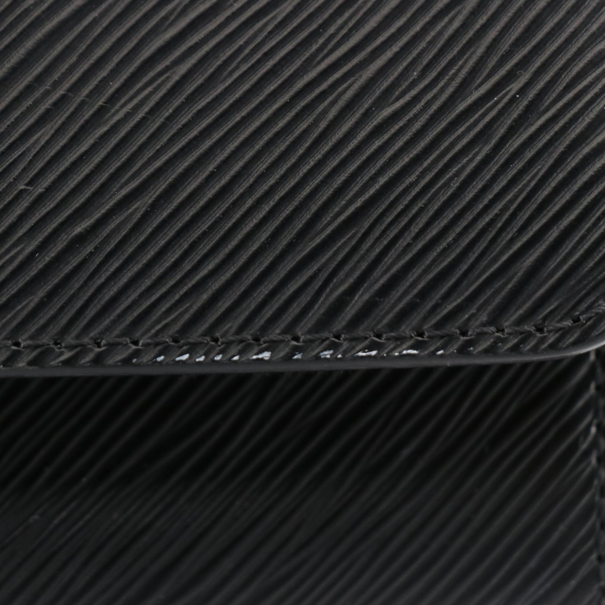 Louis Vuitton Twist MM Flap Bag in Noir Epi Leather