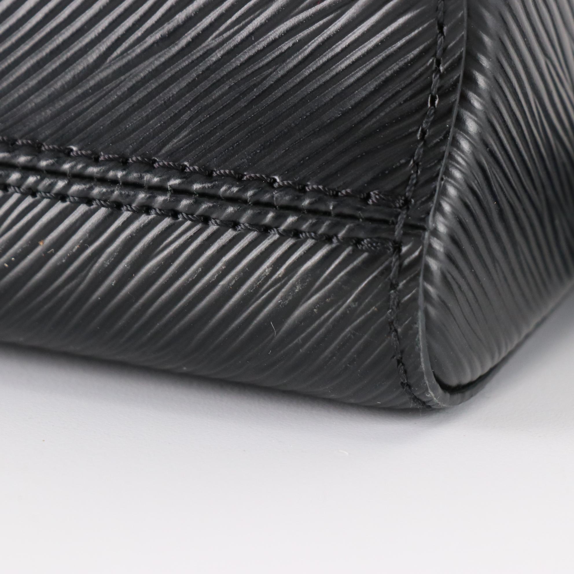 Louis Vuitton Twist MM Flap Bag in Noir Epi Leather