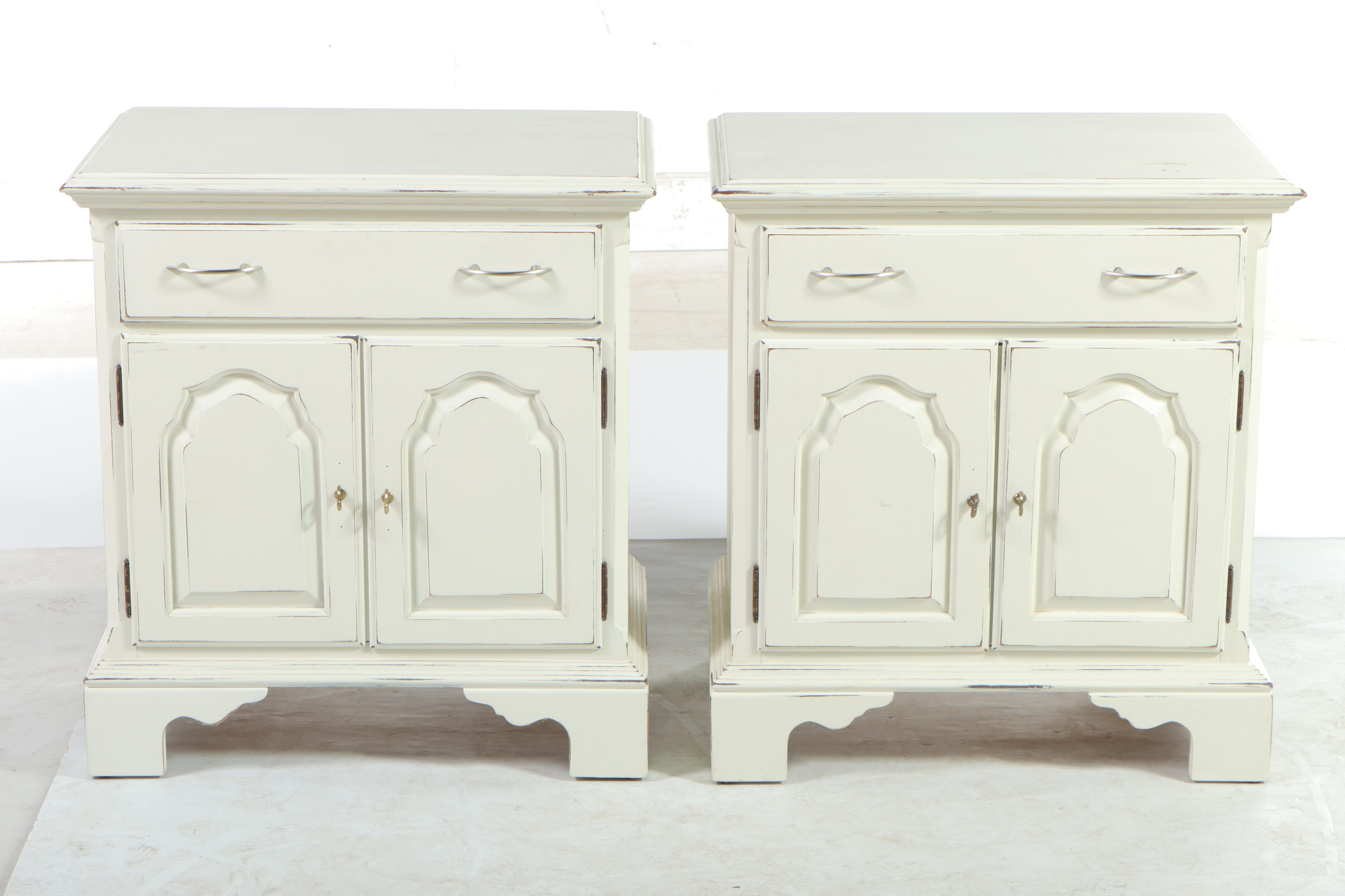 Pair of Knob Creek White-Painted Nightstands, Late 20th Century