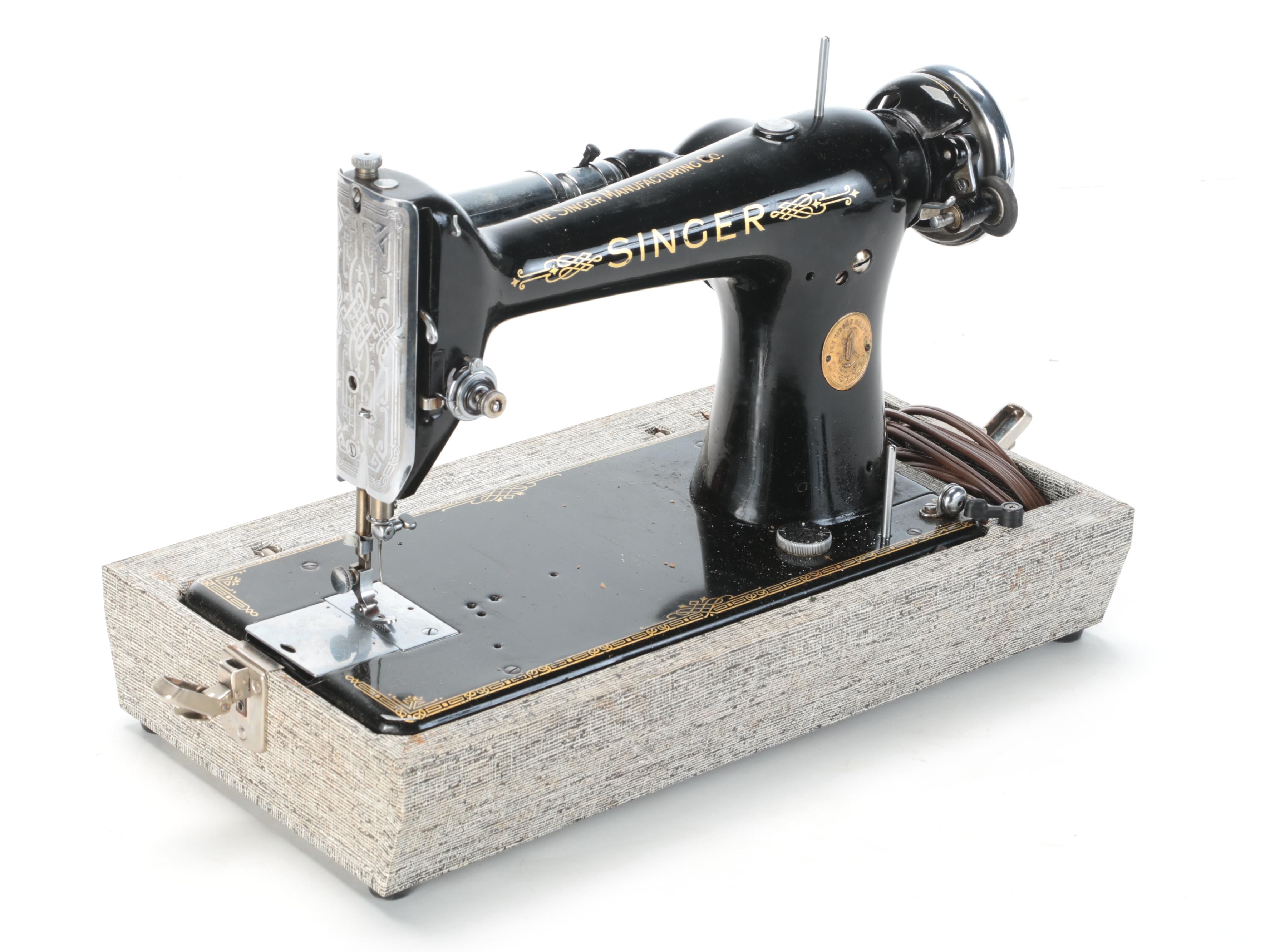 Singer 101 Class Sewing Machine With Knee Lever, Case and Accessories