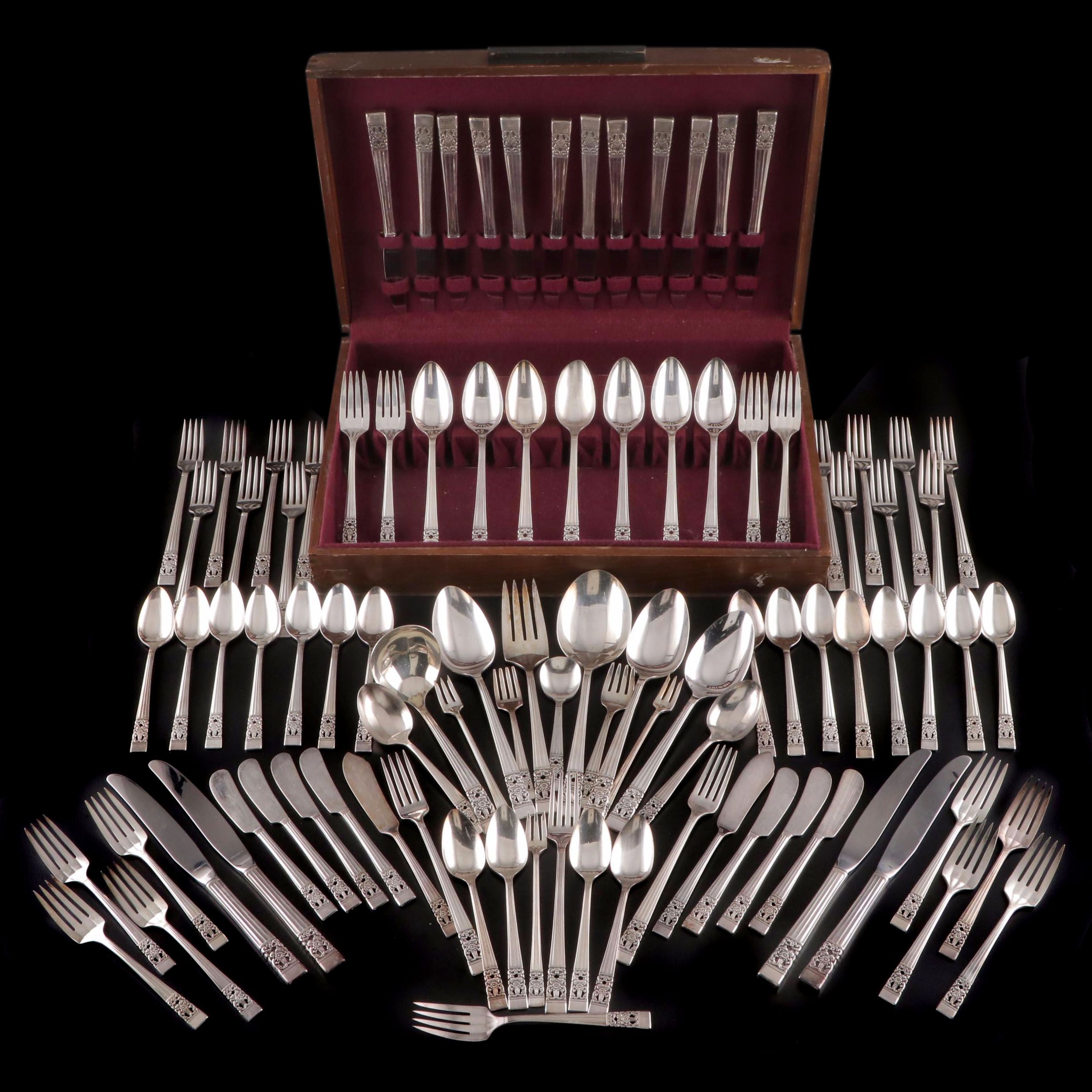 Oneida "Coronation" Community Silver Plate Flatware Set in Chest