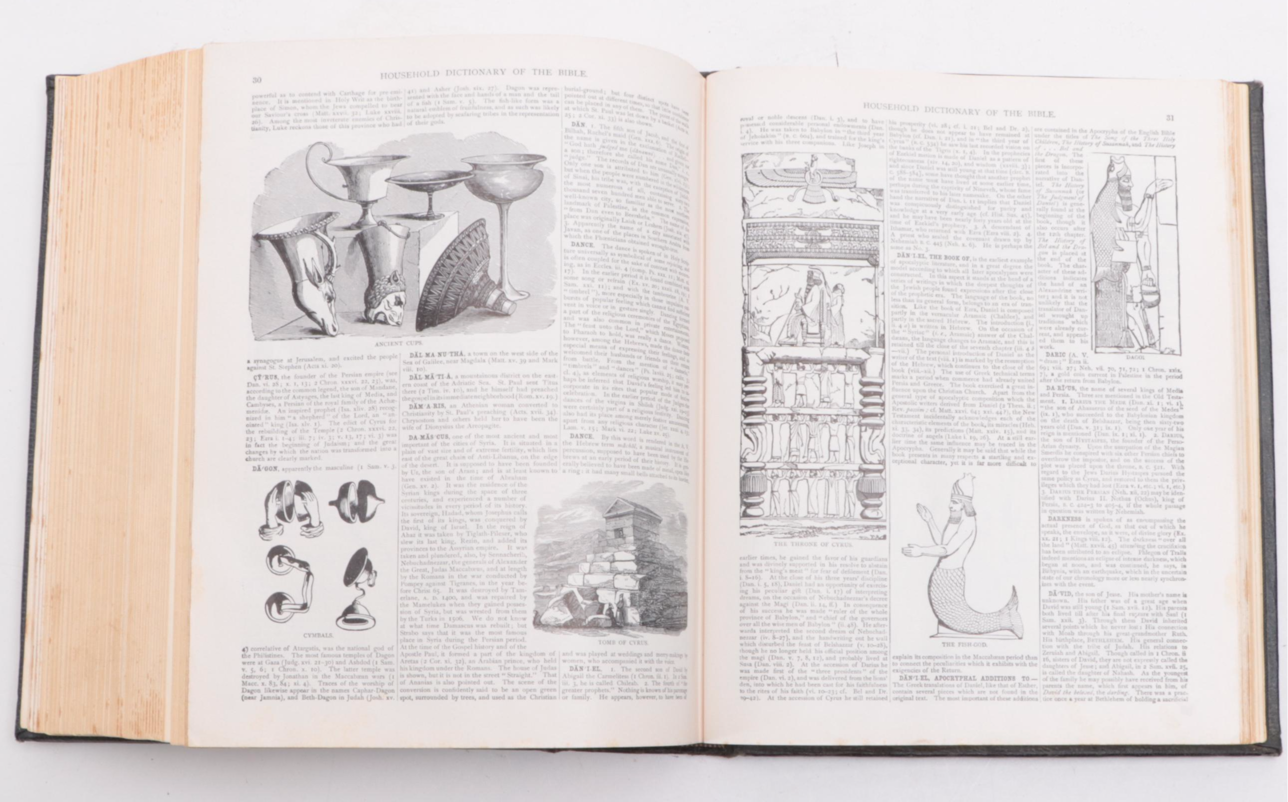 Self-Pronouncing Pictorial Family Holy Bible with Marginal References