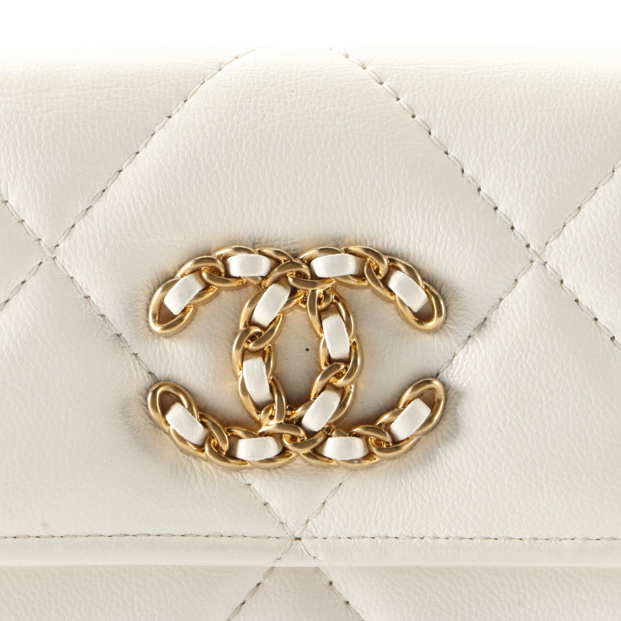 Chanel 19 Flap Card Holder in White Quilted Lambskin