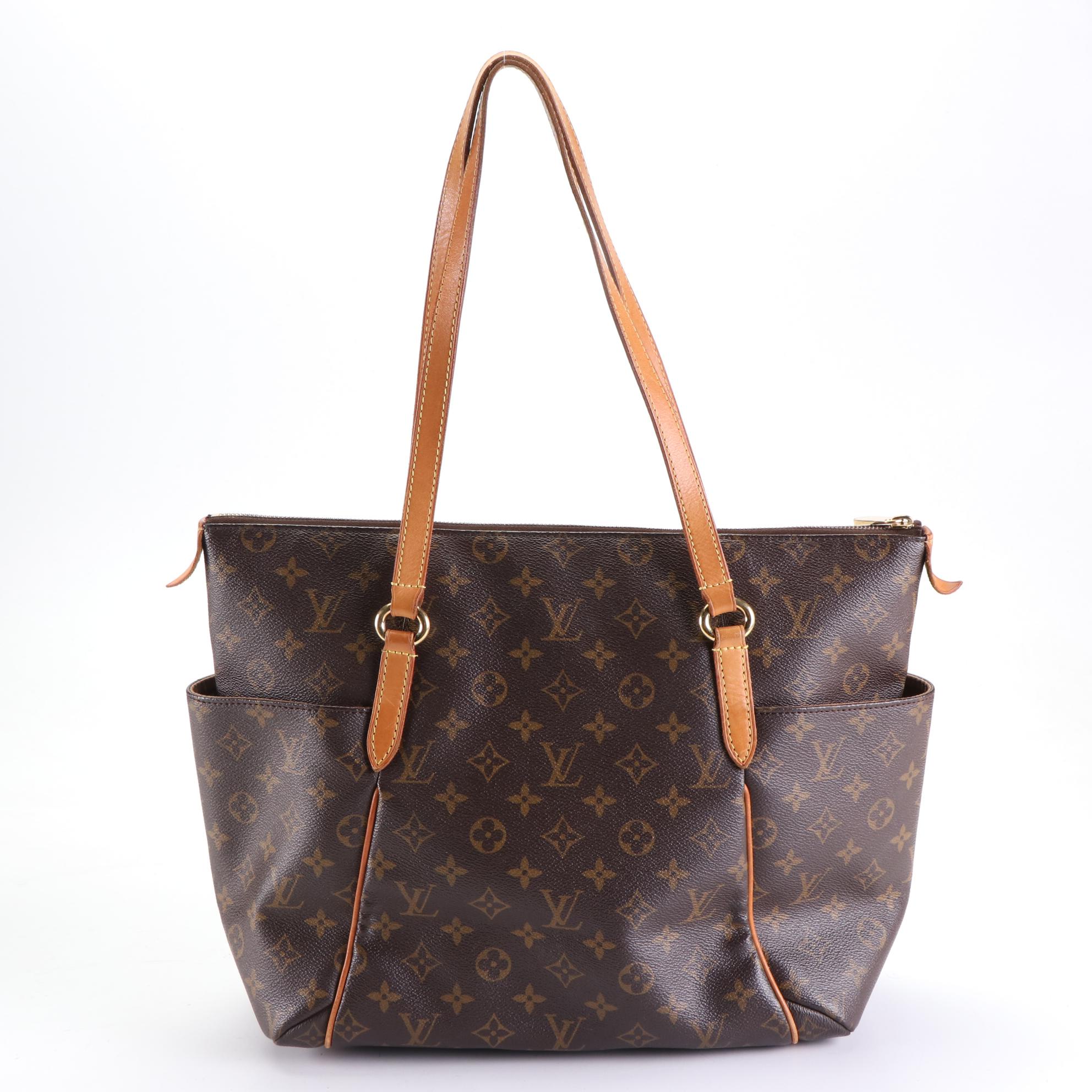 Louis Vuitton Totally MM Shoulder Bag in Monogram Canvas and Vachetta Leather