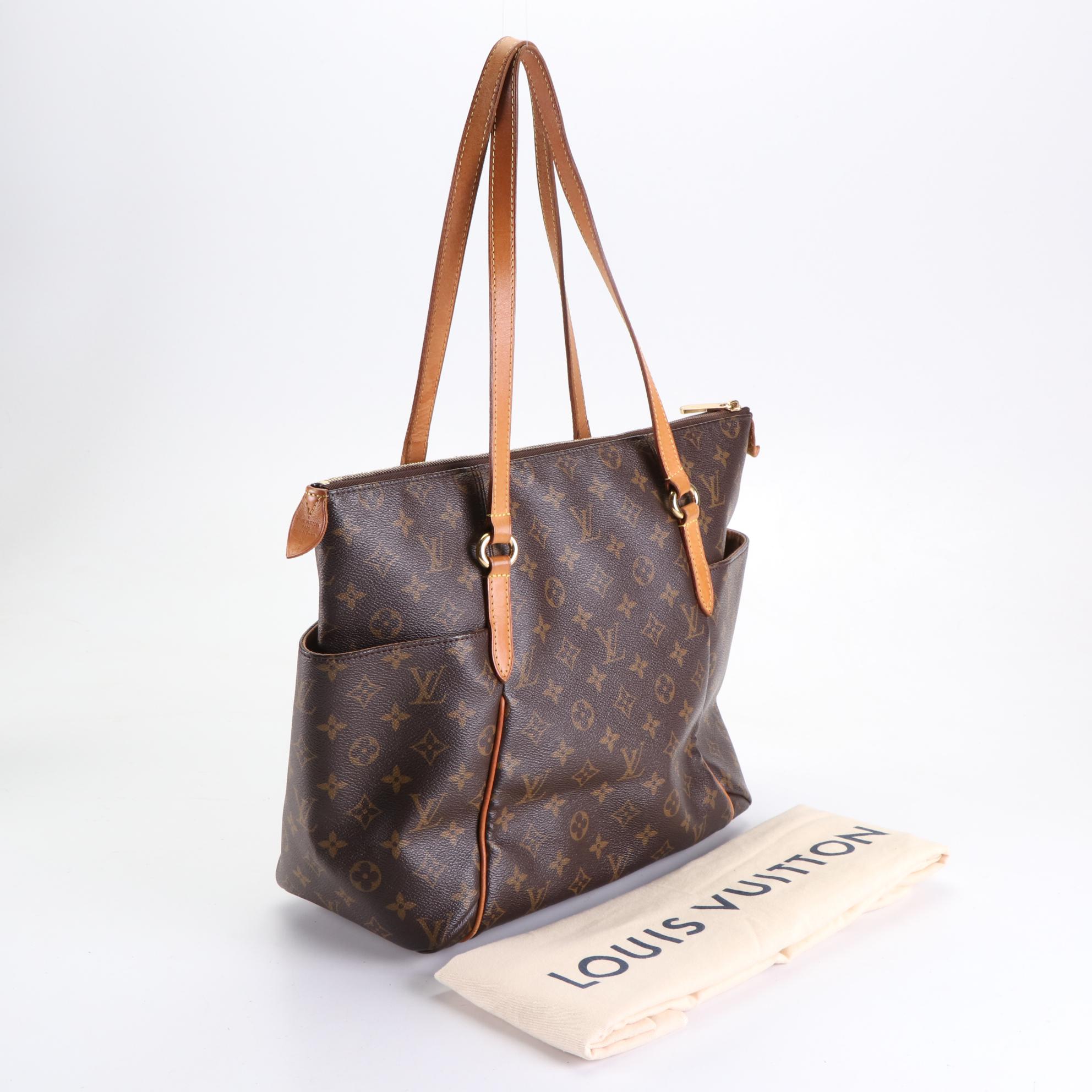 Louis Vuitton Totally MM Shoulder Bag in Monogram Canvas and Vachetta Leather