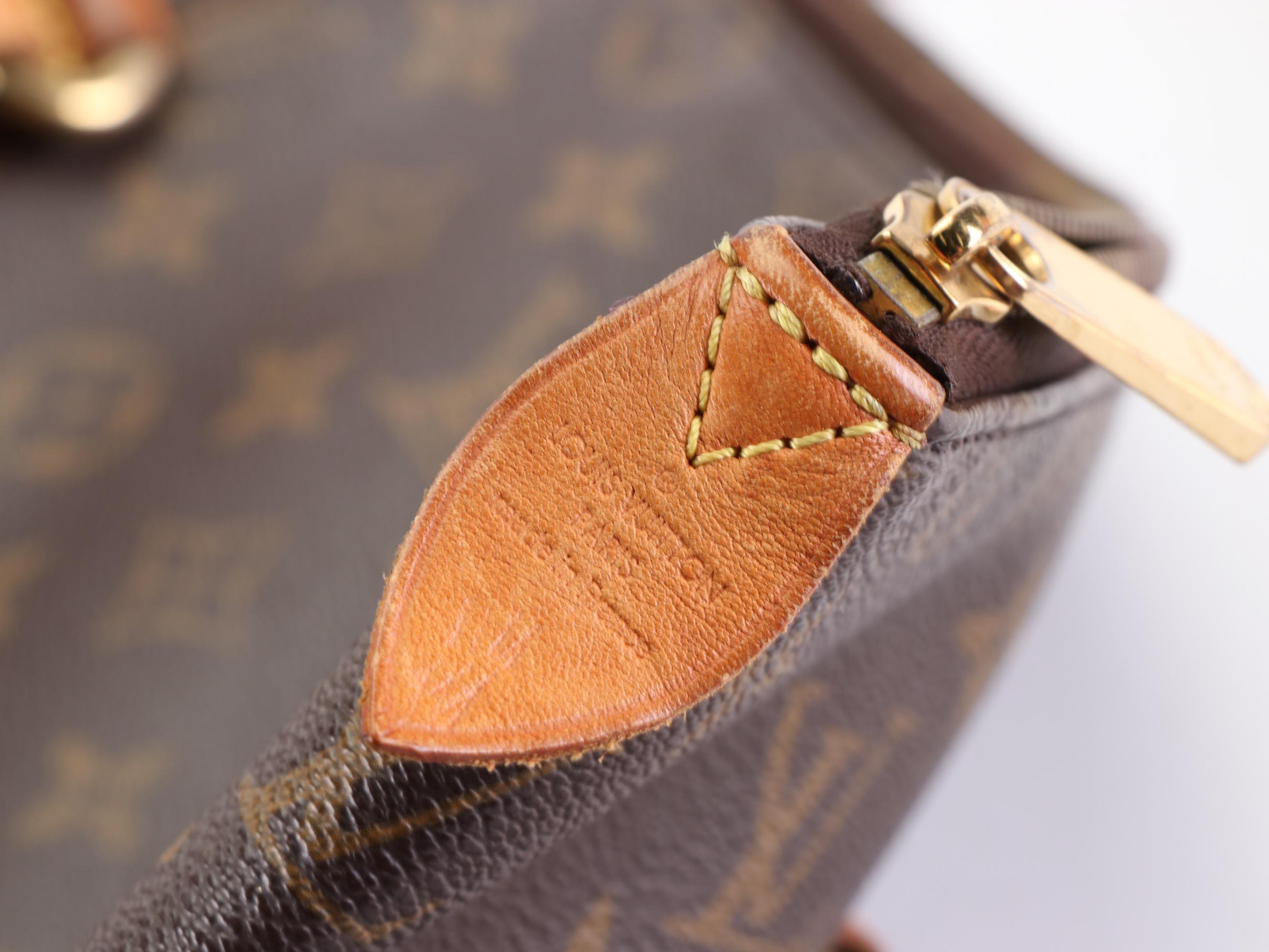 Louis Vuitton Totally MM Shoulder Bag in Monogram Canvas and Vachetta Leather