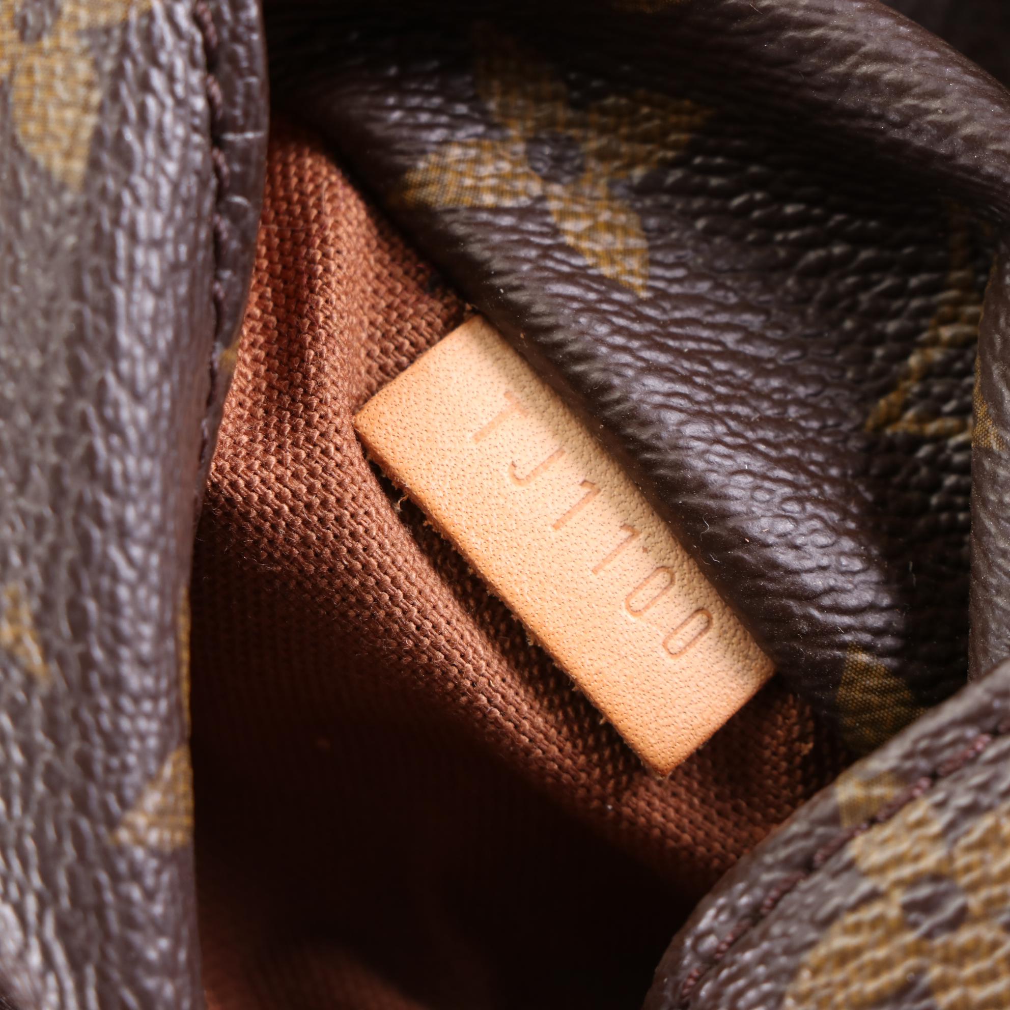 Louis Vuitton Totally MM Shoulder Bag in Monogram Canvas and Vachetta Leather