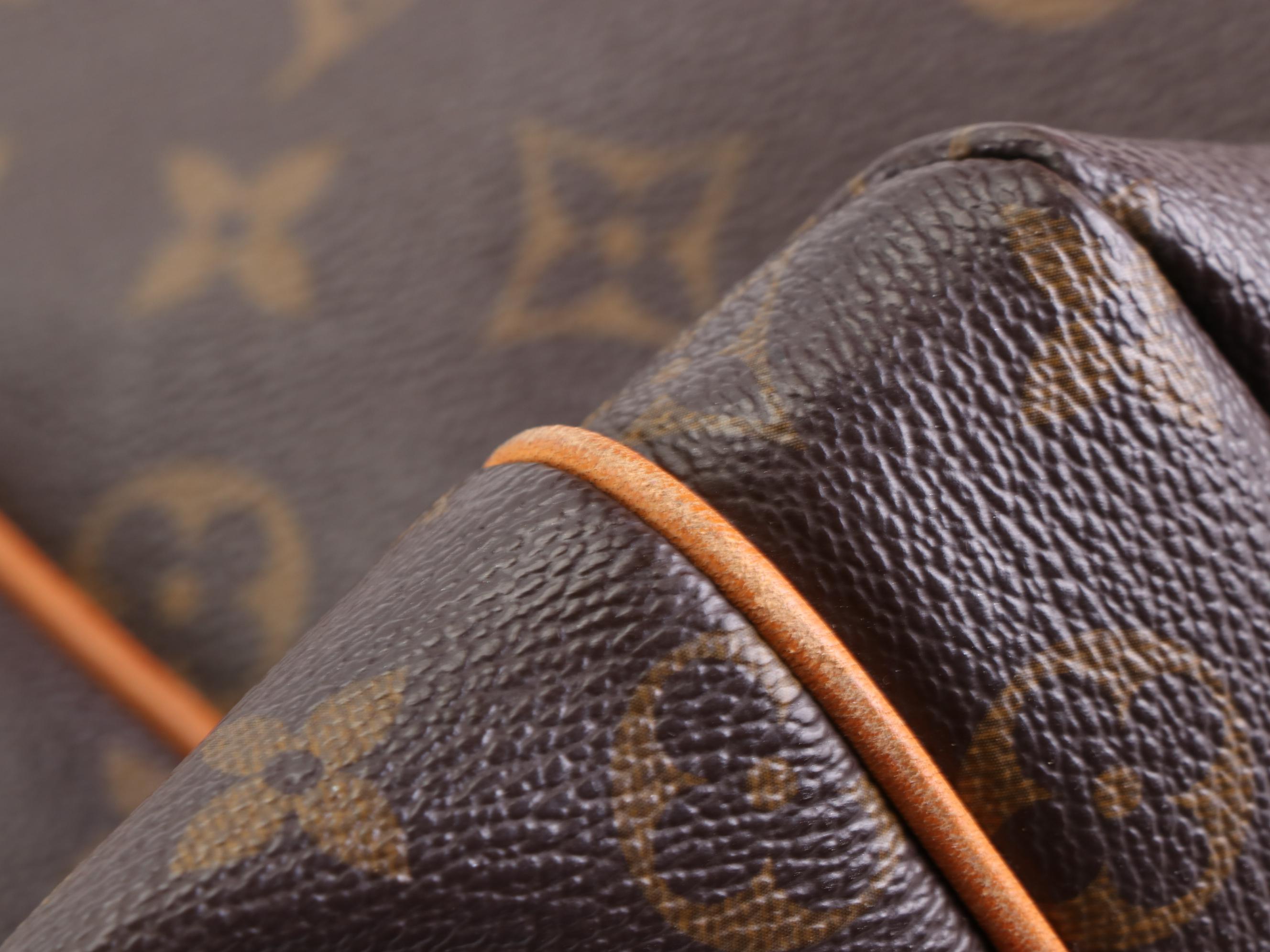 Louis Vuitton Totally MM Shoulder Bag in Monogram Canvas and Vachetta Leather