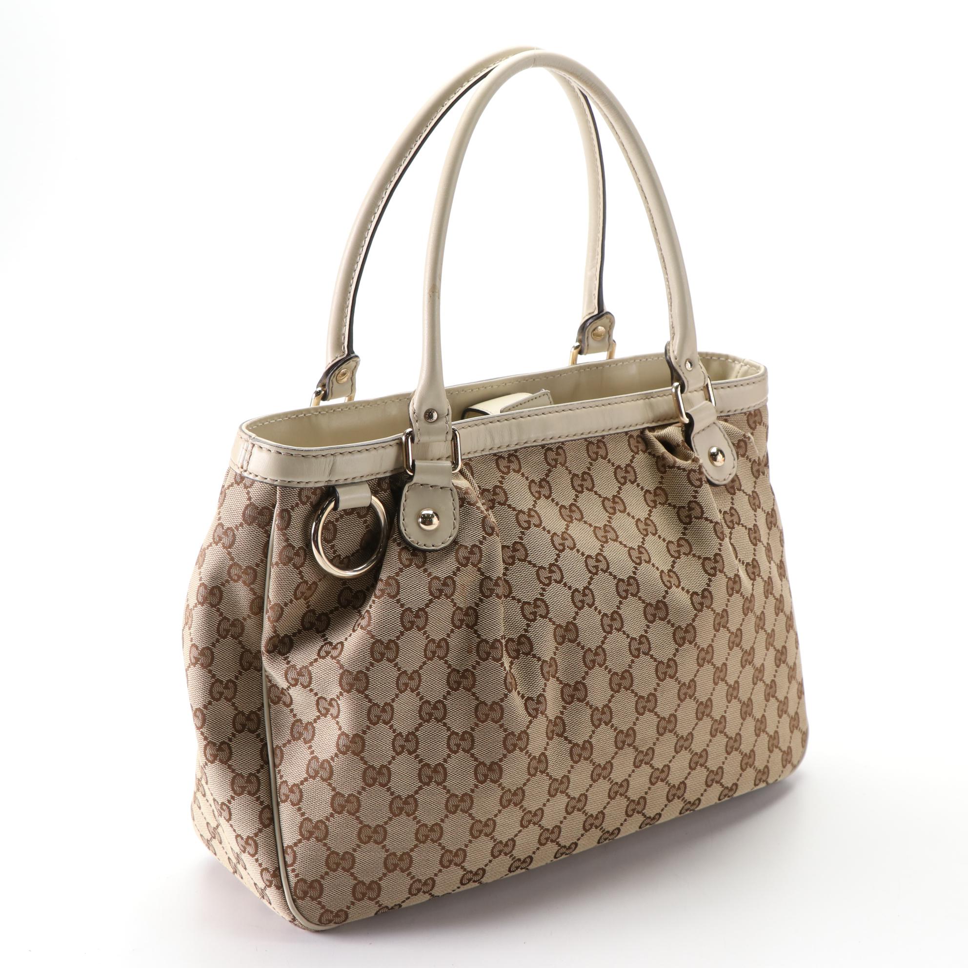 Gucci Shoulder Bag in GG Canvas and Leather