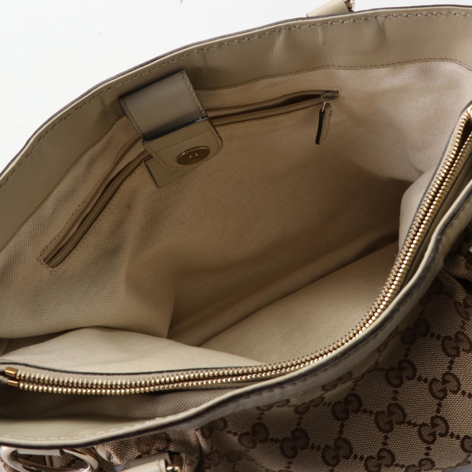 Gucci Shoulder Bag in GG Canvas and Leather