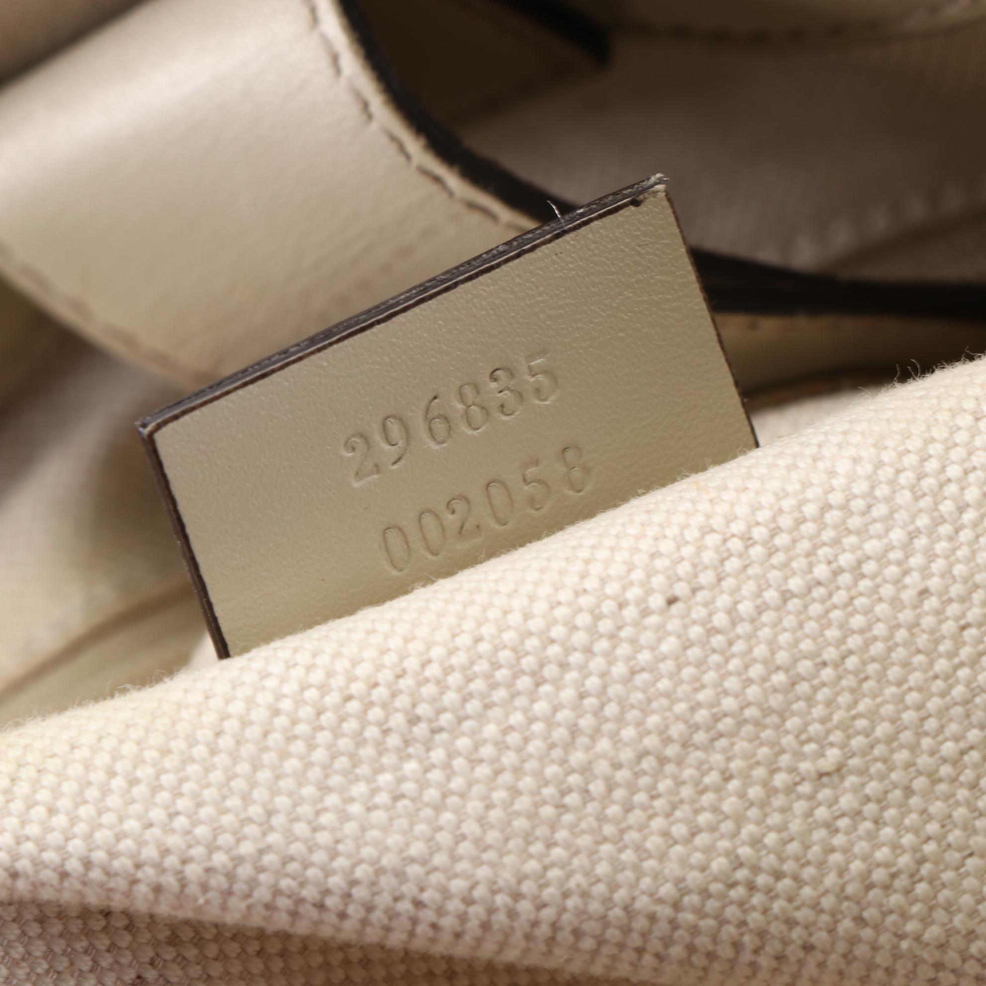 Gucci Shoulder Bag in GG Canvas and Leather