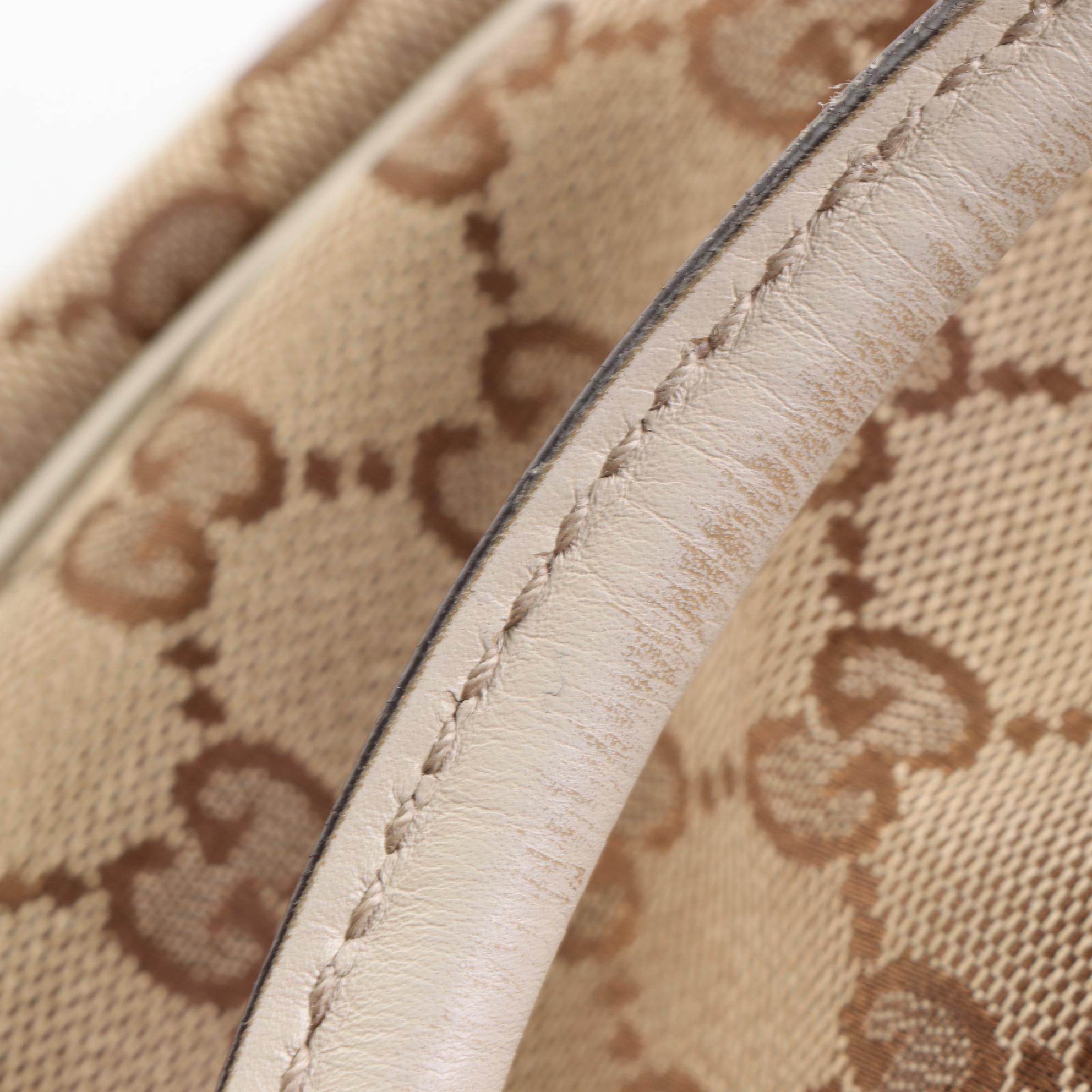 Gucci Shoulder Bag in GG Canvas and Leather