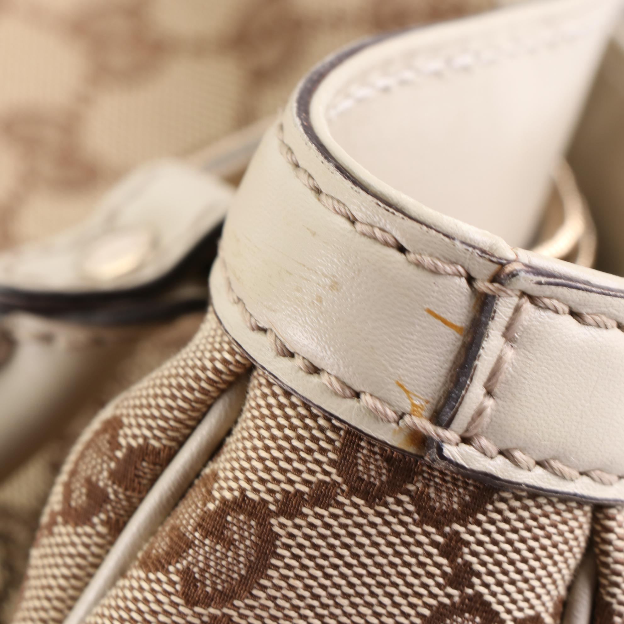 Gucci Shoulder Bag in GG Canvas and Leather