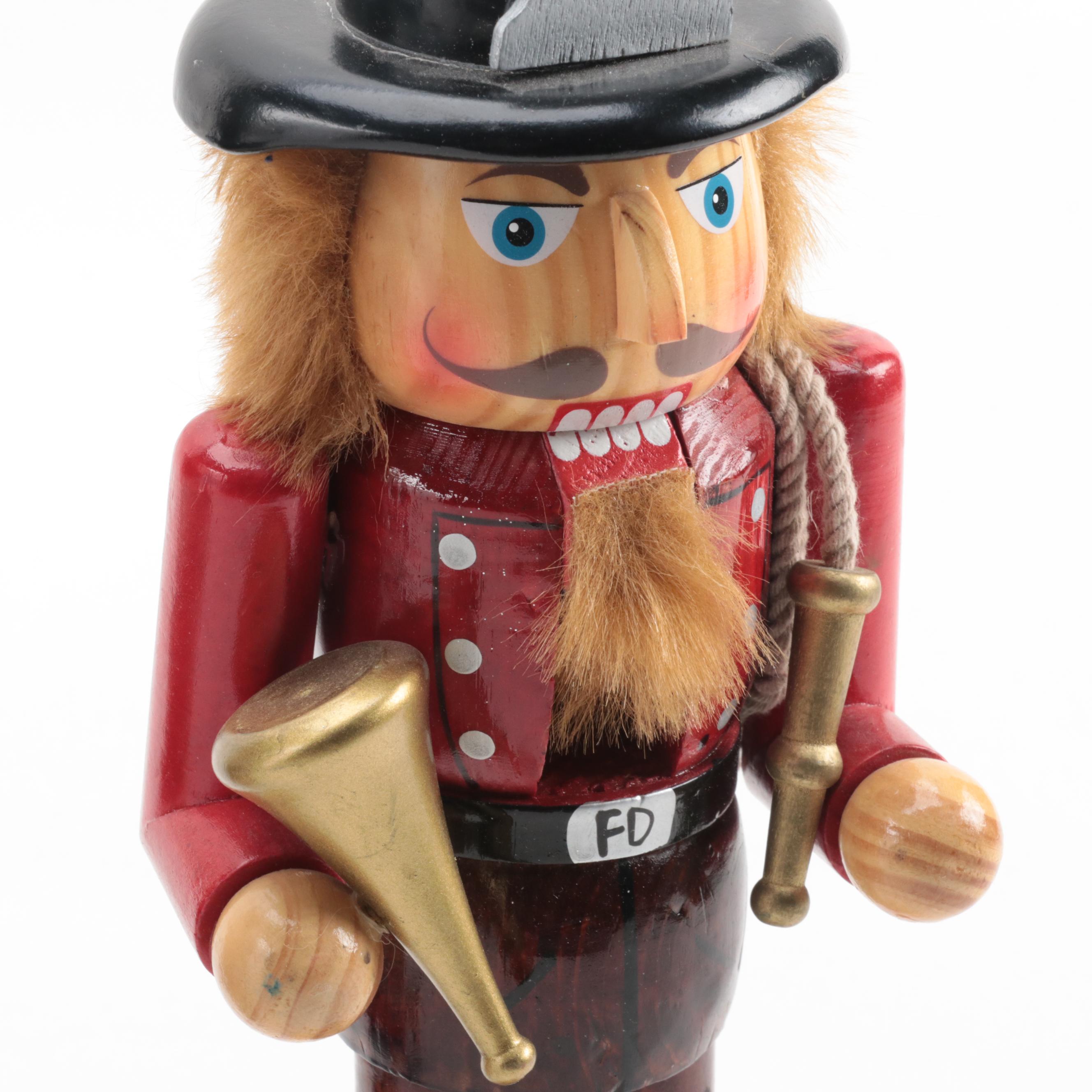 Raum & Tafelschmuck German with Other Nutcrackers