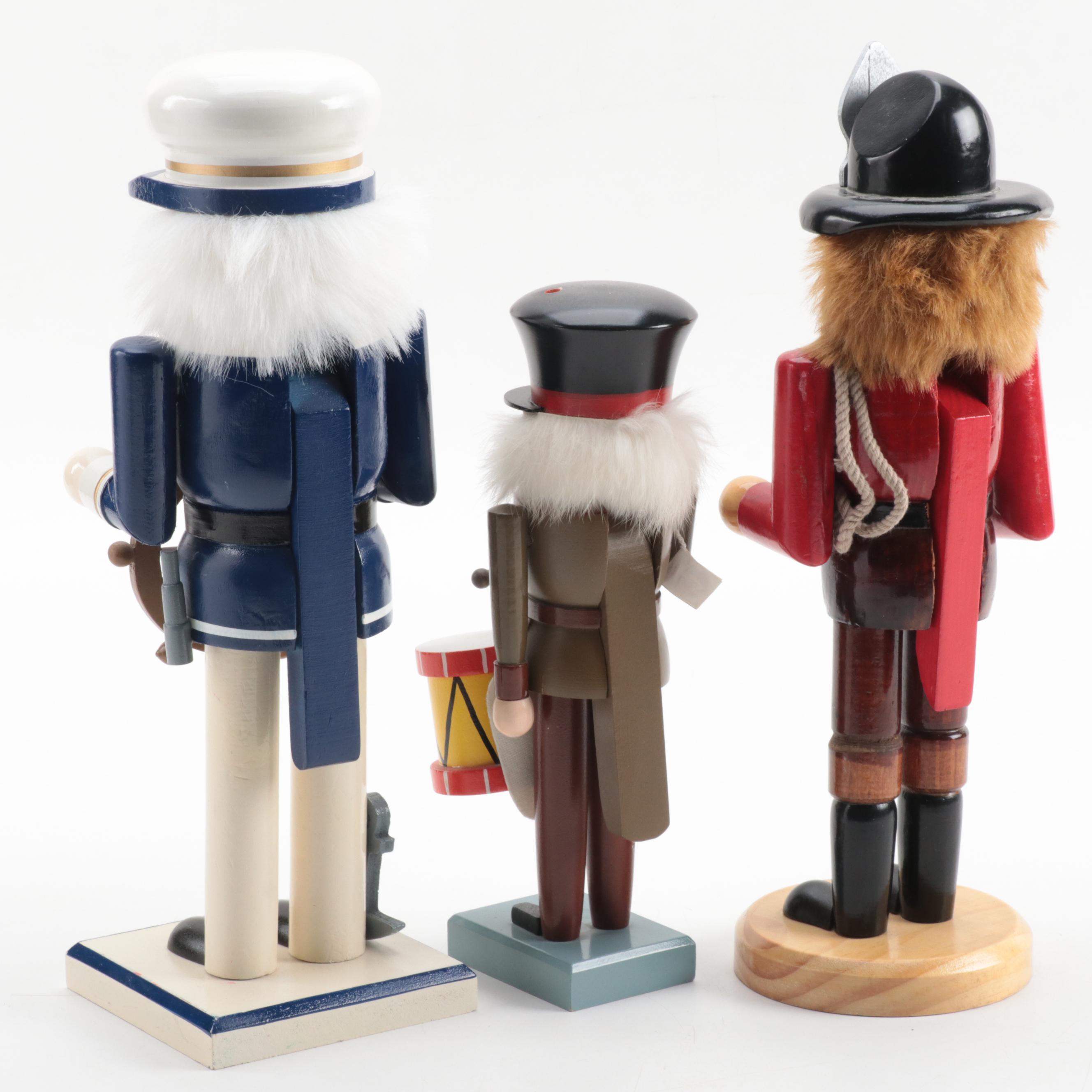 Raum & Tafelschmuck German with Other Nutcrackers