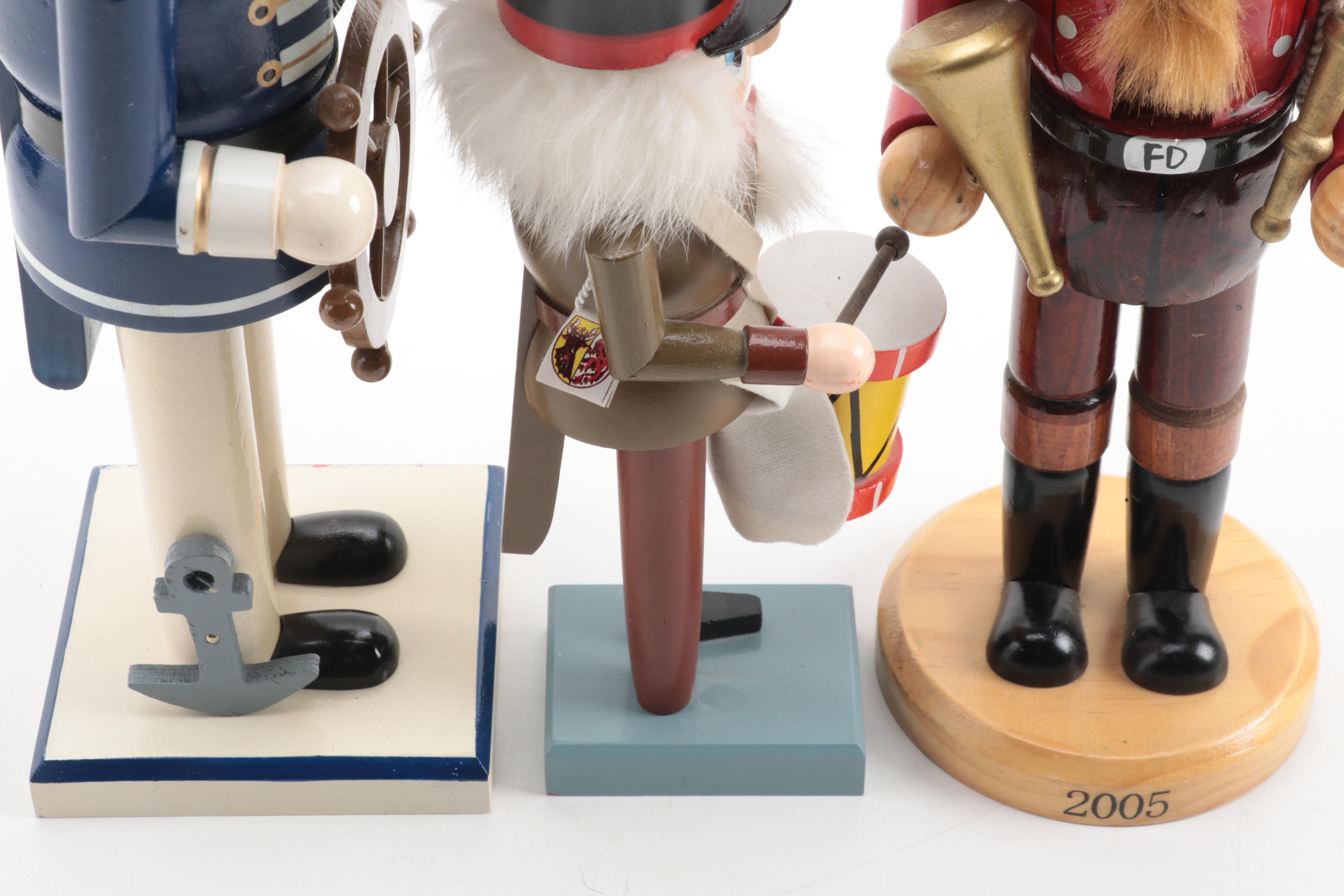 Raum & Tafelschmuck German with Other Nutcrackers