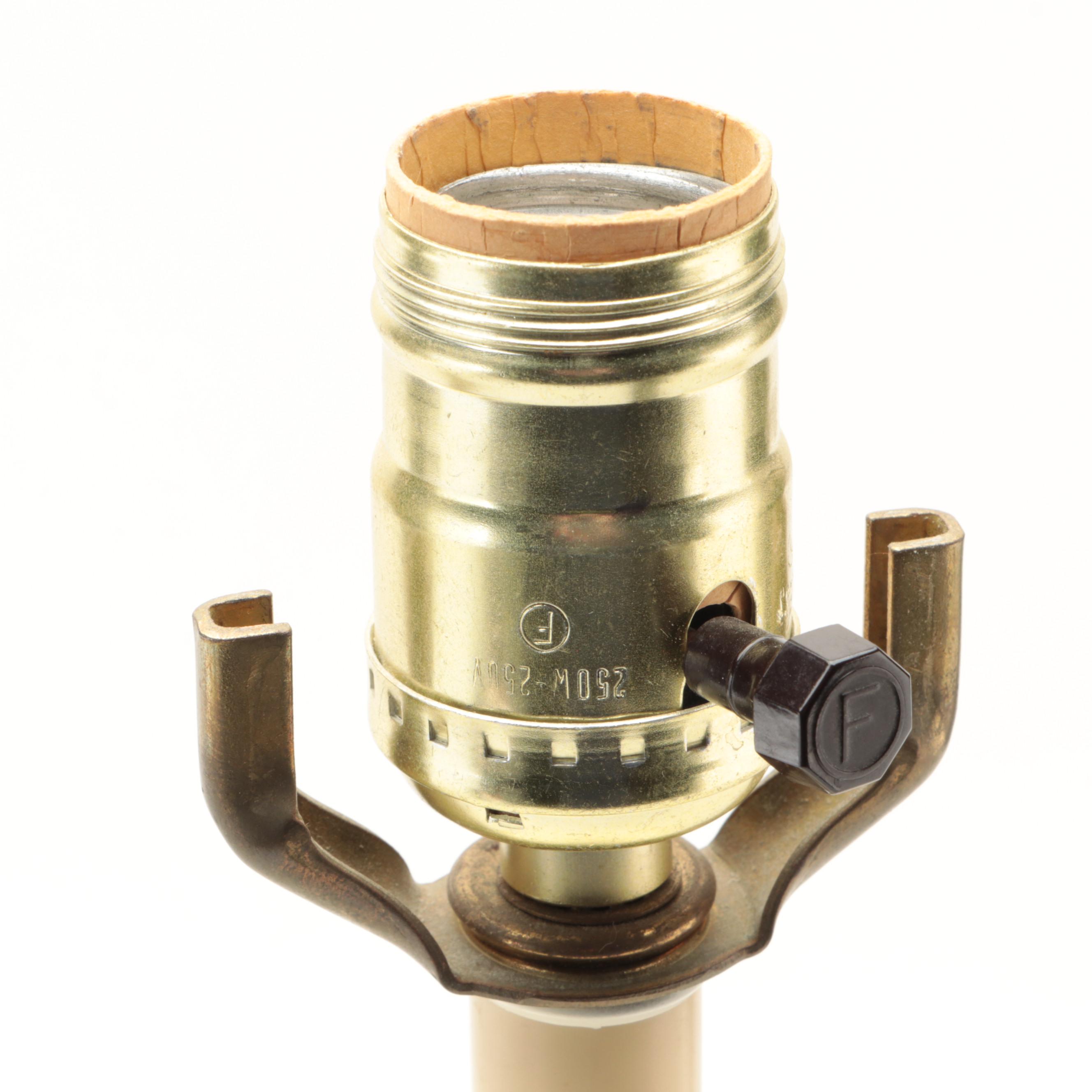 Chinese Famille Verte Porcelain Fengweizun Phoenix Tail Vase Table Lamp