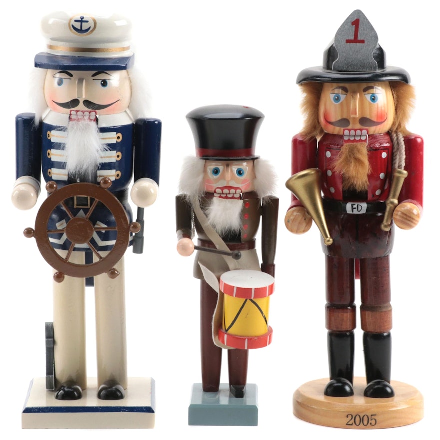 Raum & Tafelschmuck German with Other Nutcrackers