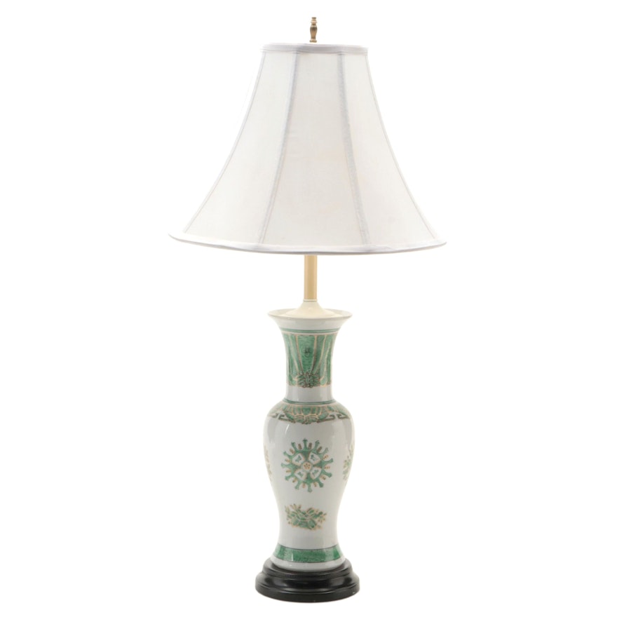 Chinese Famille Verte Porcelain Fengweizun Phoenix Tail Vase Table Lamp