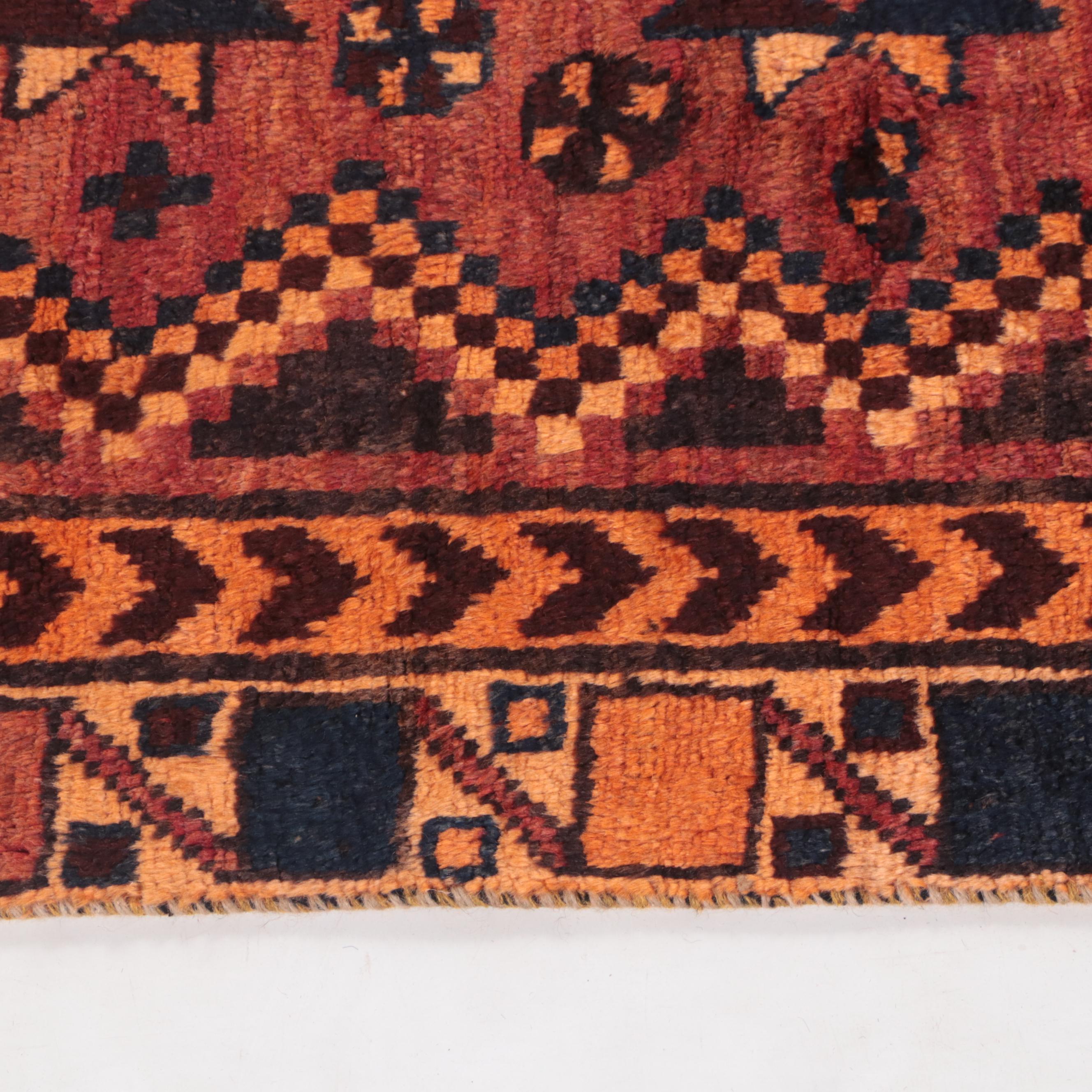 4'8 x 8'10 Hand-Knotted Persian Shiraz Area Rug