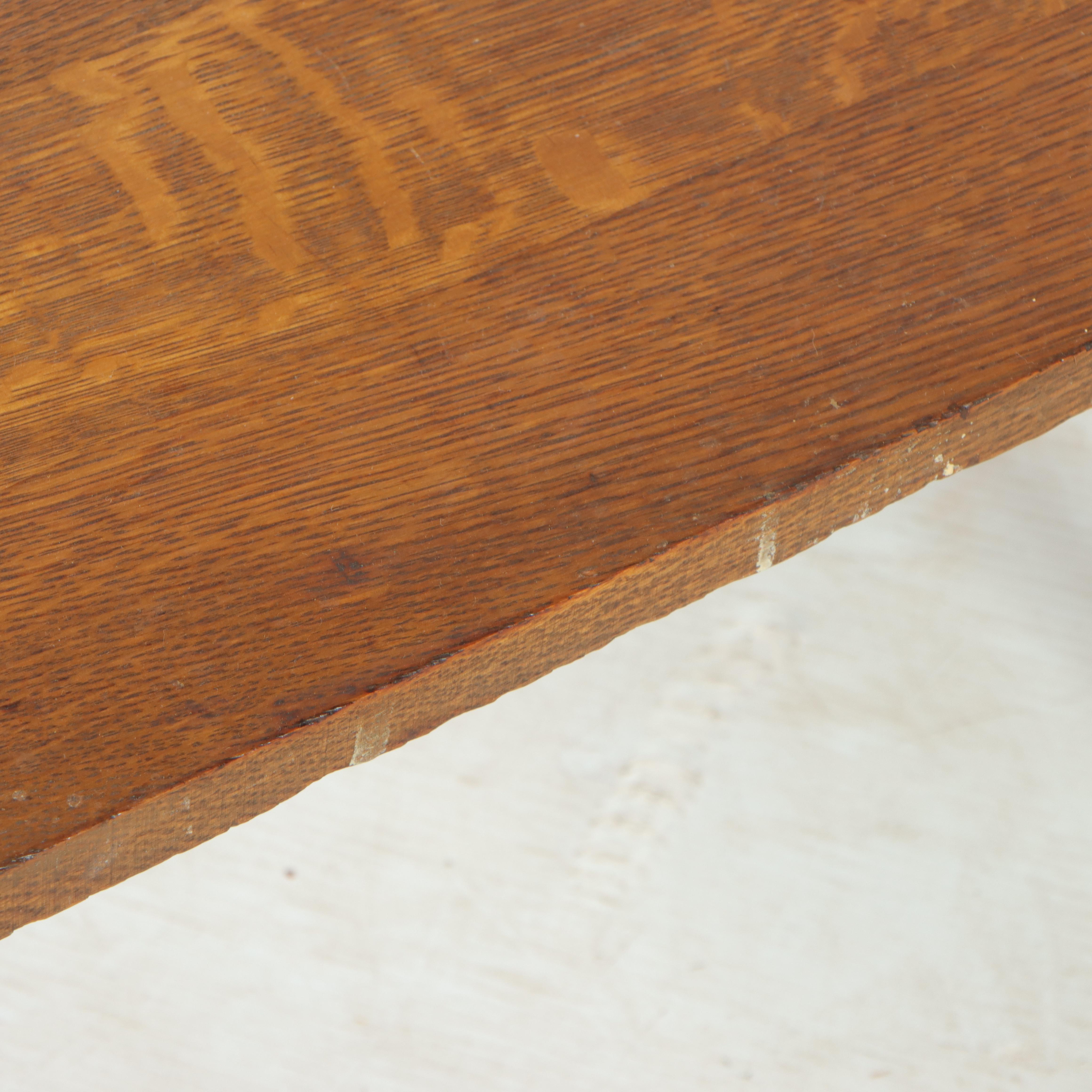 Late Victorian Quartersawn and Bobbin-Turned Oak Parlor Table, circa 1900
