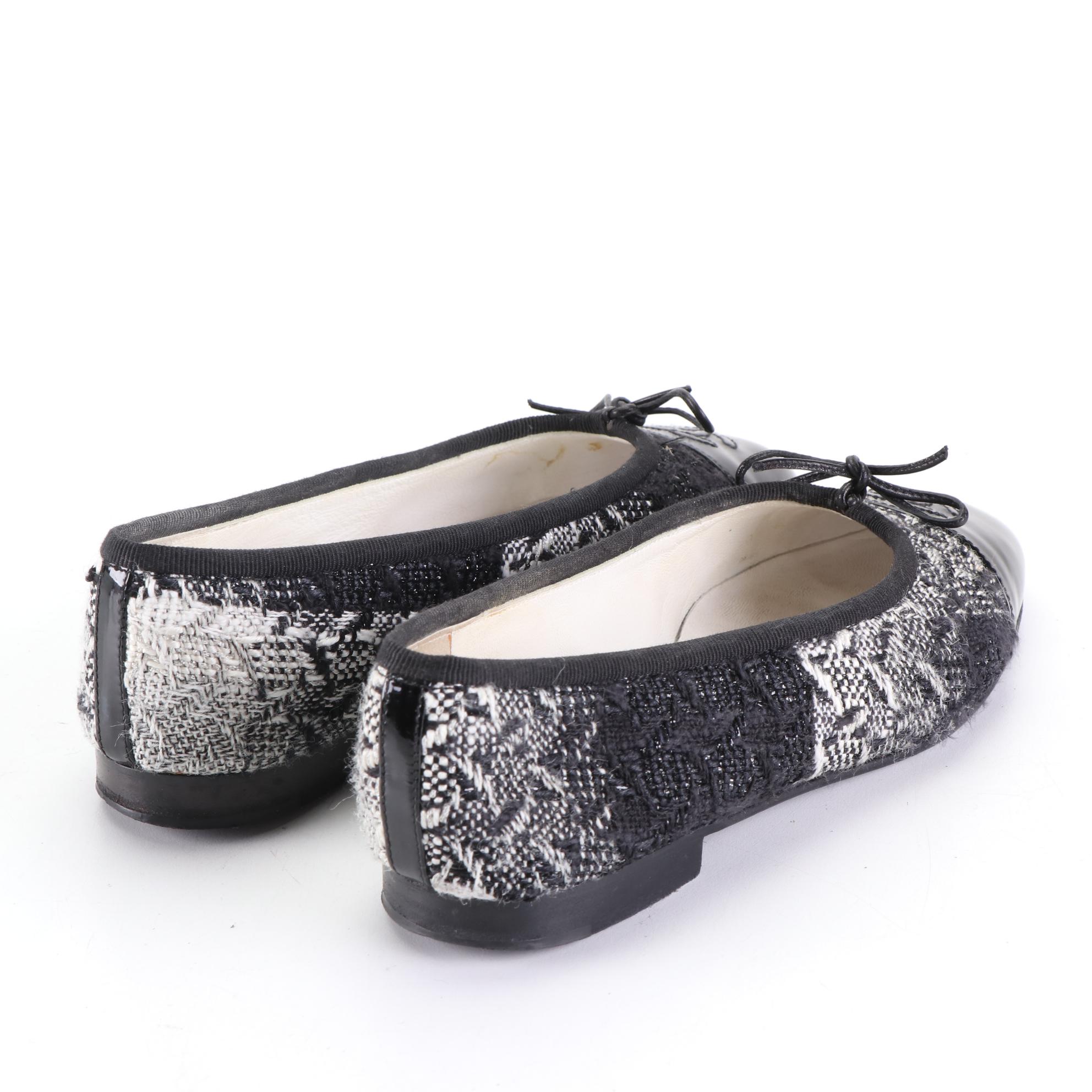 Chanel CC Ballerina Flats in Cotton Tweed and Patent Leather