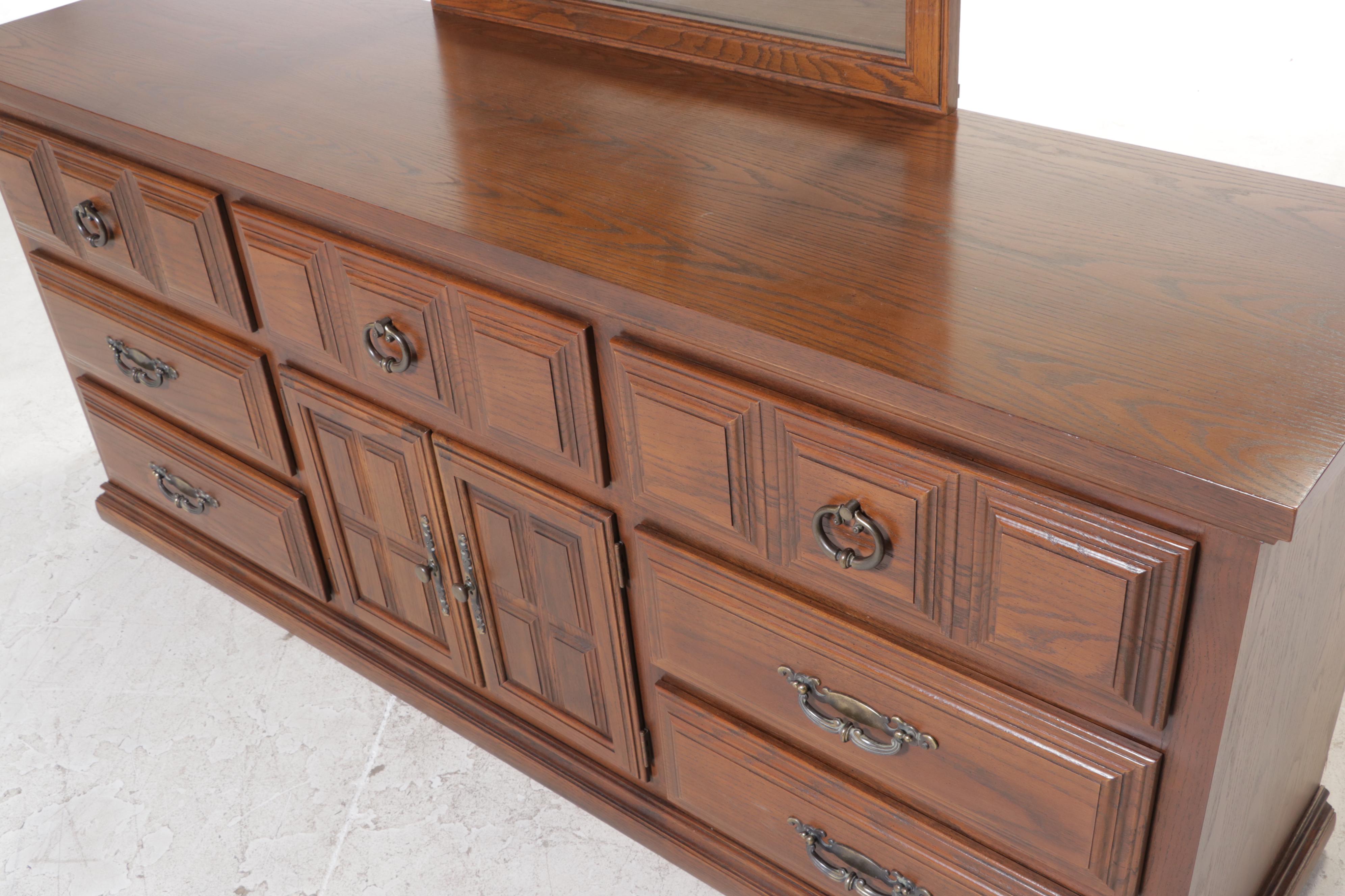 Kroehler French Provincial Style Oak Nine-Drawer Dresser
