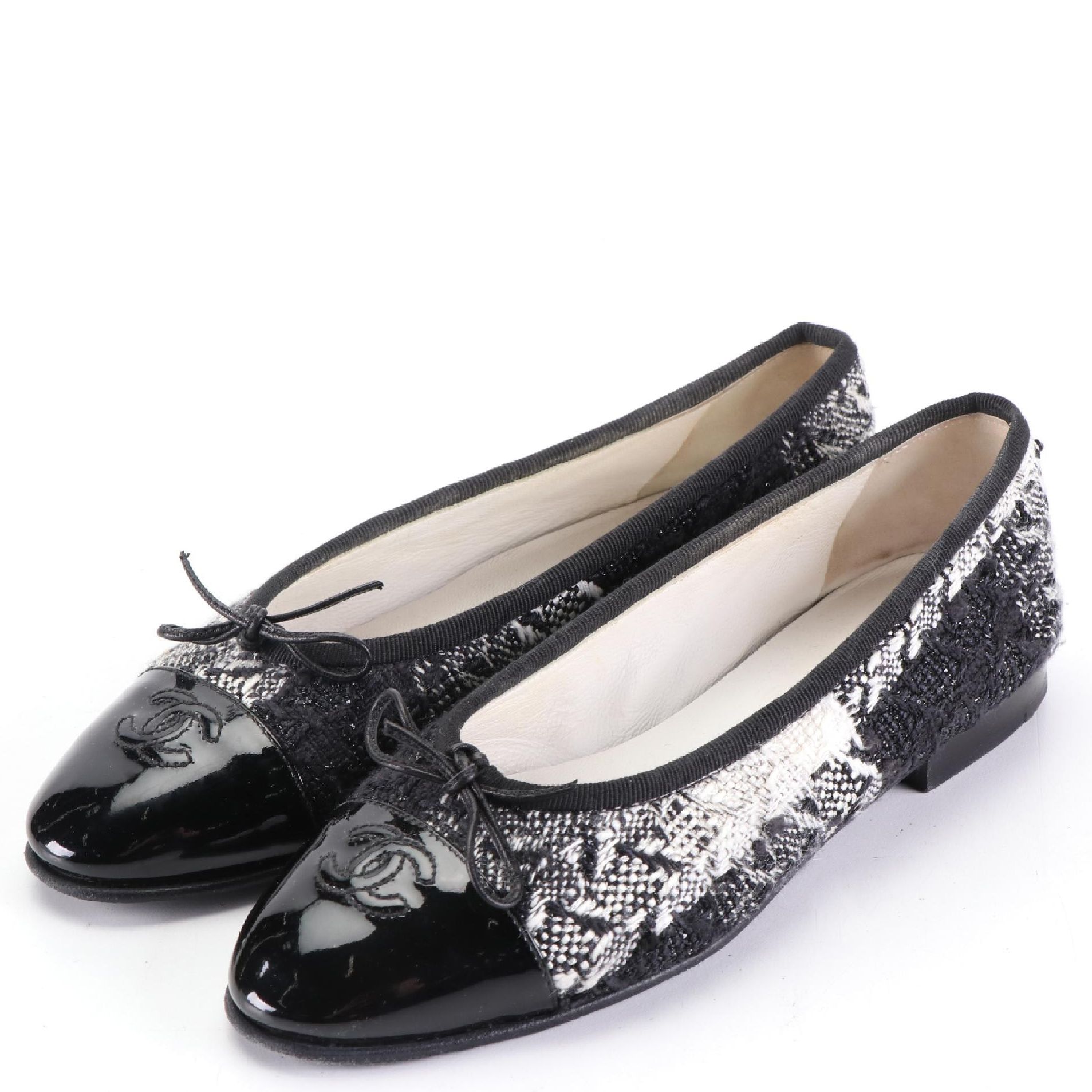 Chanel CC Ballerina Flats in Cotton Tweed and Patent Leather