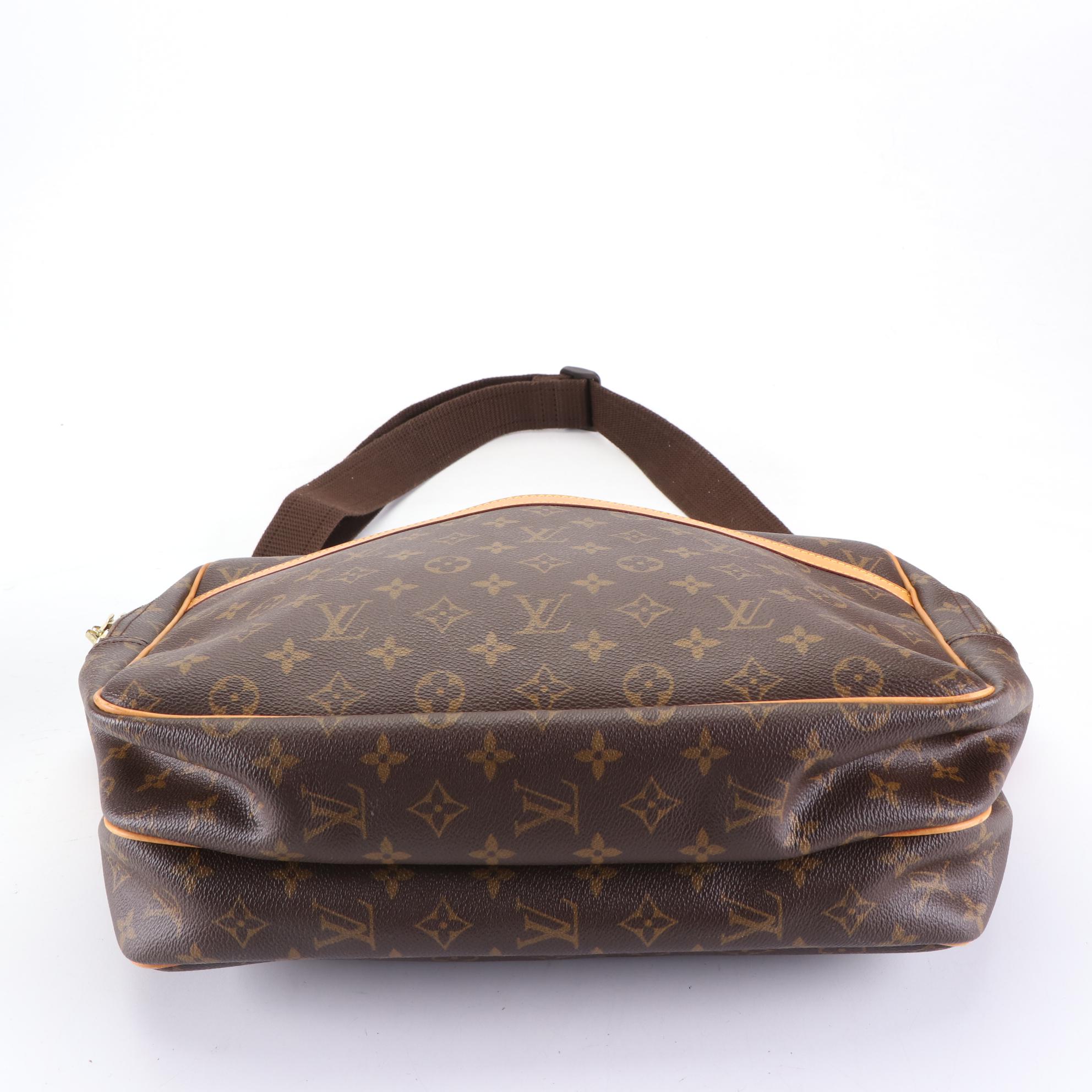 Louis Vuitton Reporter 37 Travel Bag in Monogram Canvas and Leather