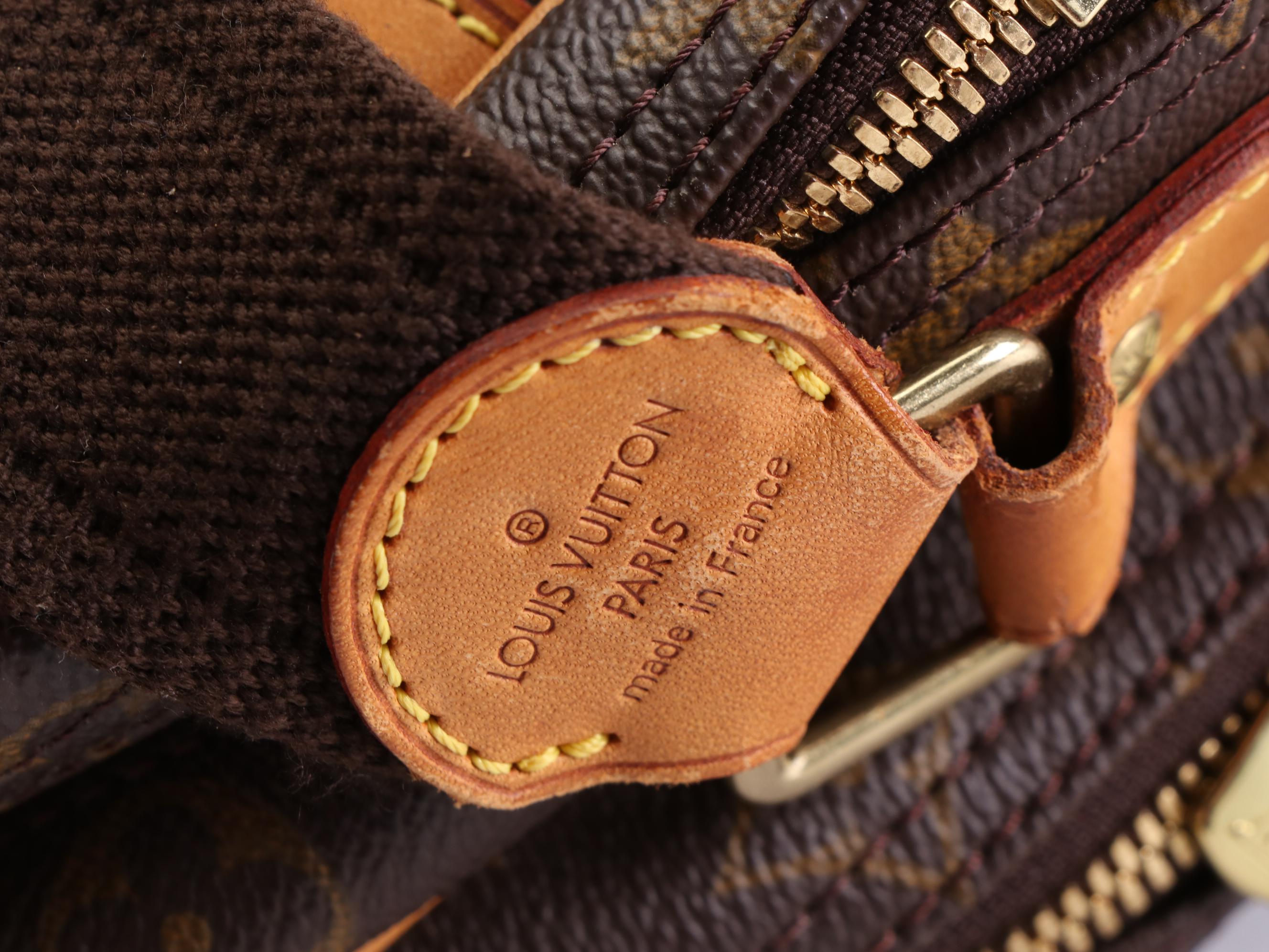 Louis Vuitton Reporter 37 Travel Bag in Monogram Canvas and Leather