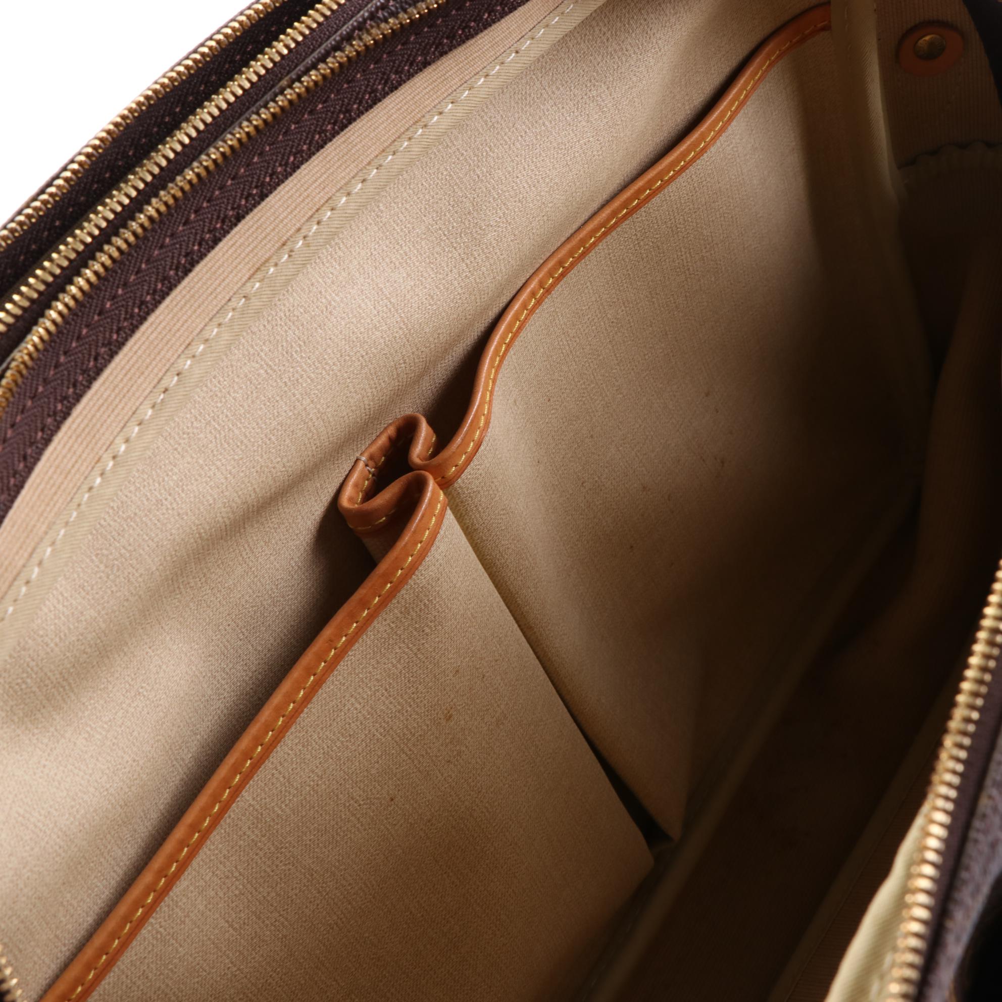 Louis Vuitton Reporter 37 Travel Bag in Monogram Canvas and Leather