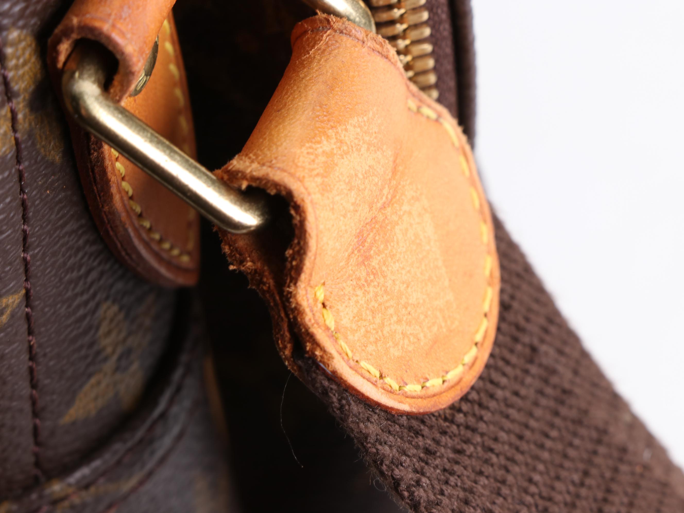 Louis Vuitton Reporter 37 Travel Bag in Monogram Canvas and Leather