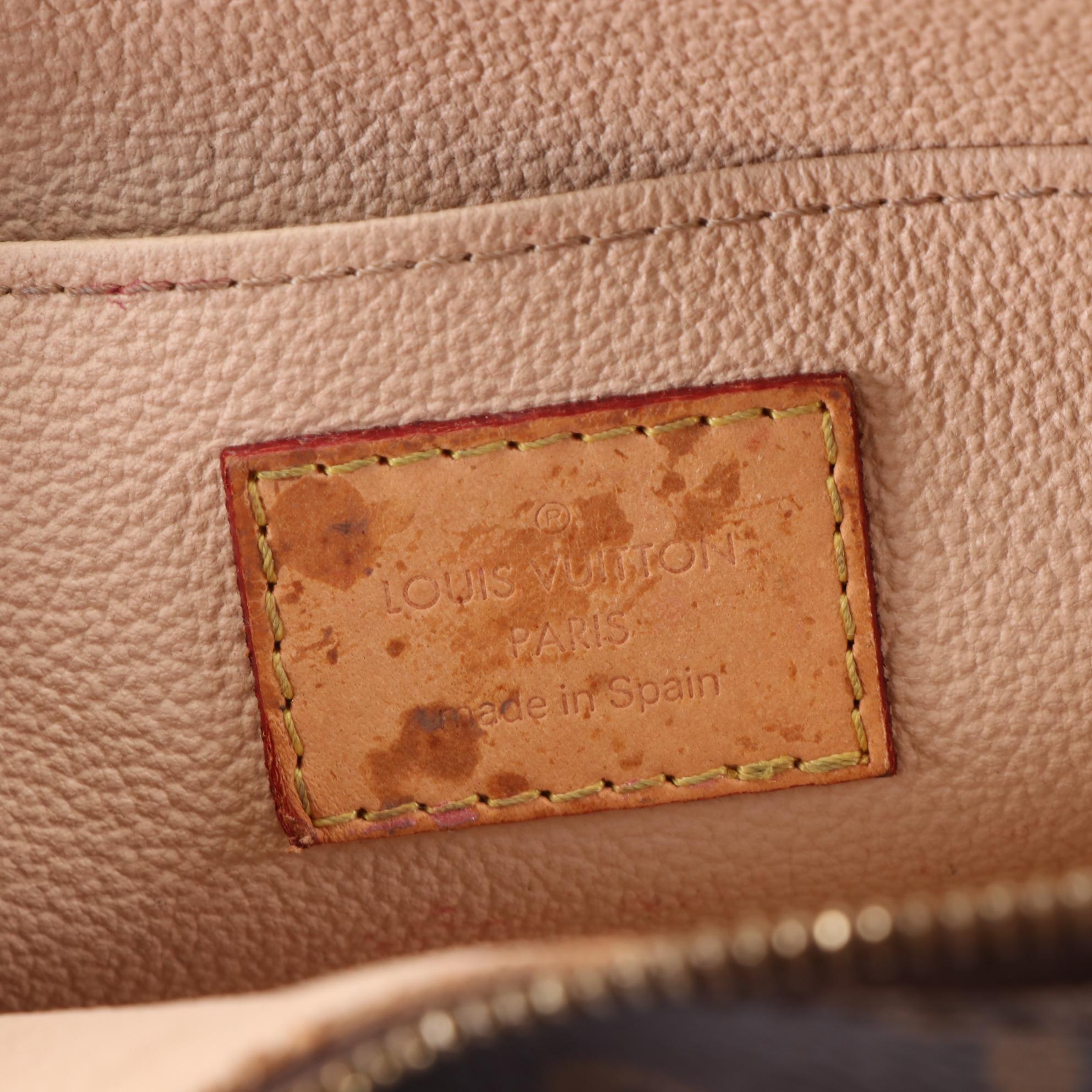 Louis Vuitton Cosmetic Pouch in Monogram Canvas