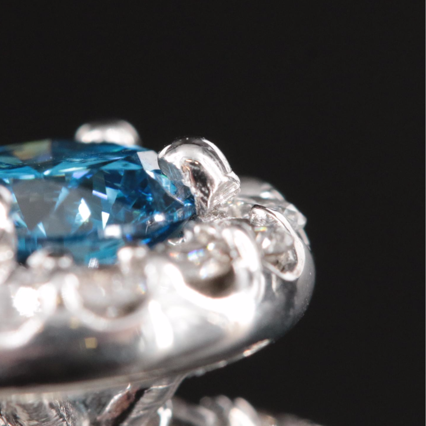 14K 1.75 CTW Diamond Halo Ring with Fancy Vivid Blue Center