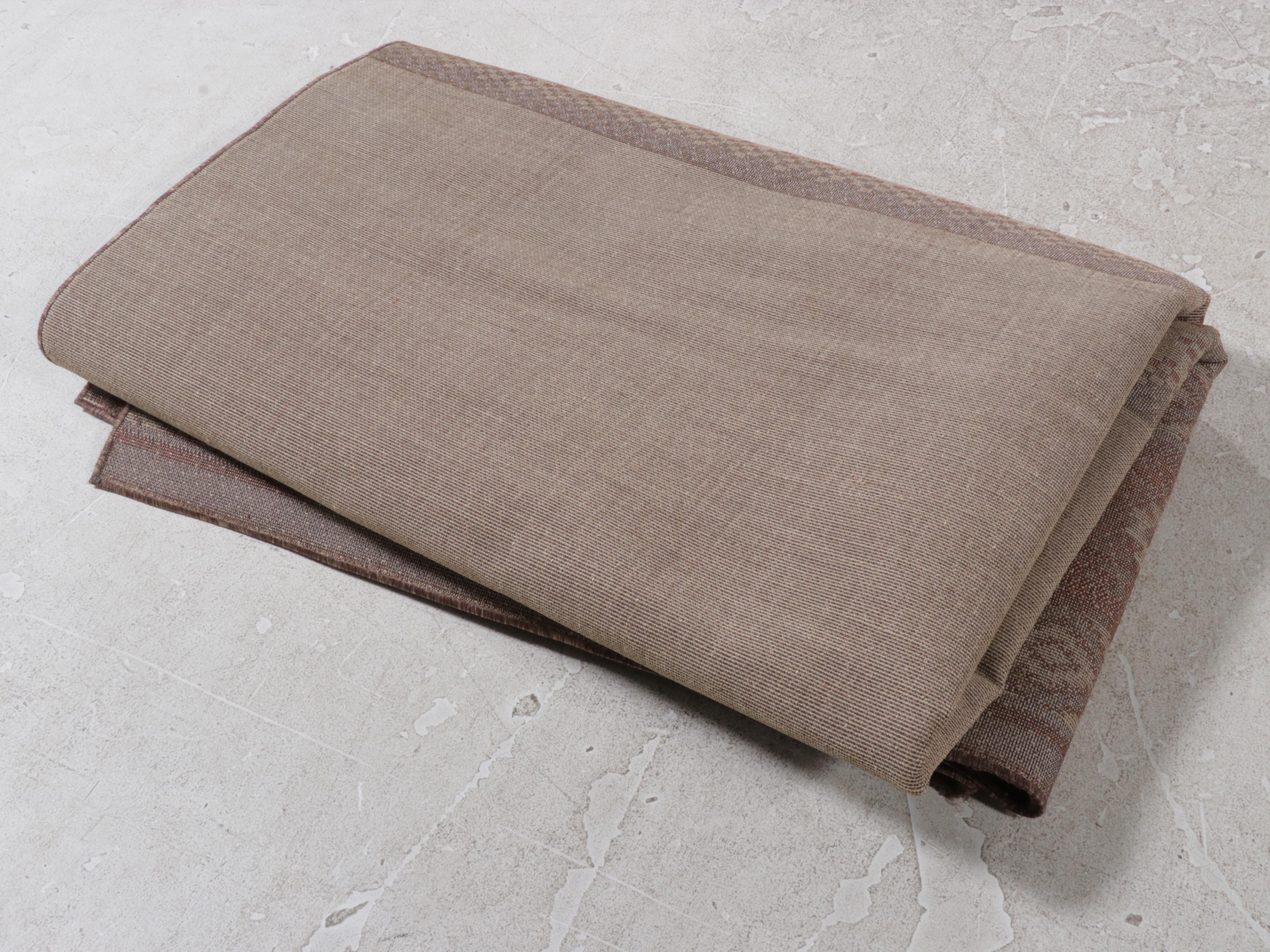 7'10 x 9'8 Machine Made Area Rug